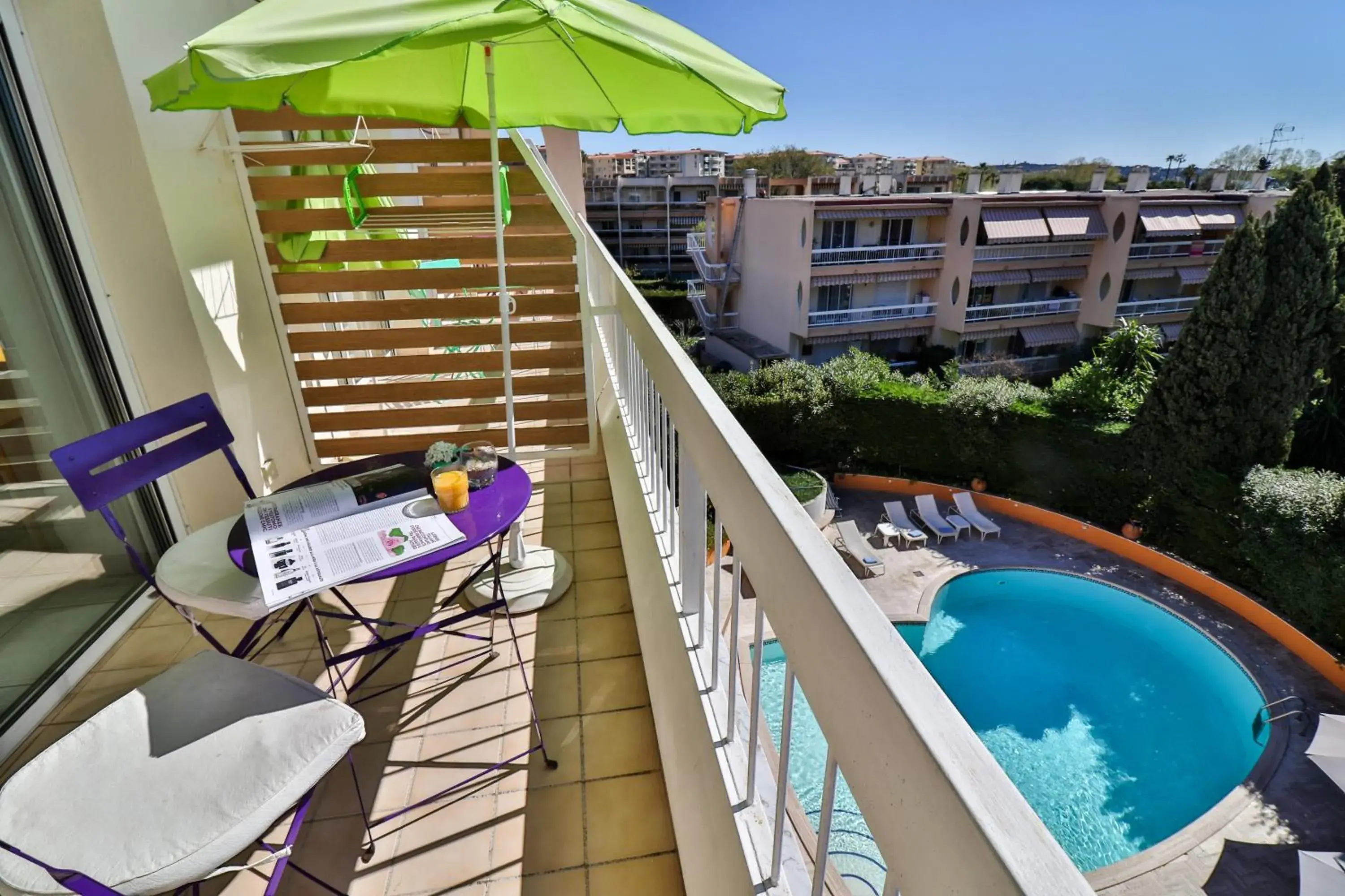 Superior Double or Twin Room with Balcony and Pool View in Hôtel Restaurant de la Mer Superior Double or Twin Room with Balcony and Pool View in Hôtel Restaurant de la Mer