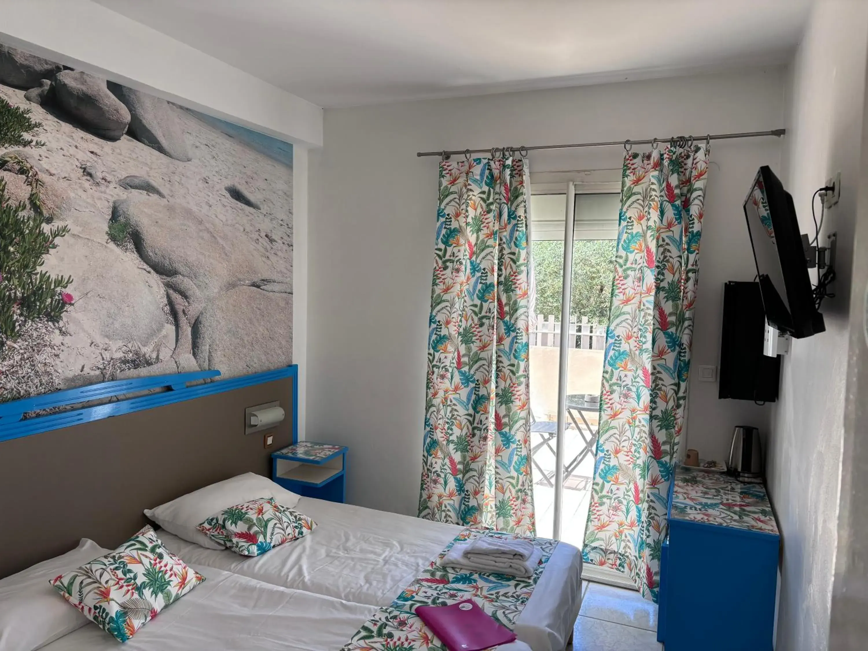 Superior Double Room with Terrace - Ground Floor in Hôtel Restaurant de la Mer Superior Double Room with Terrace - Ground Floor in Hôtel Restaurant de la Mer