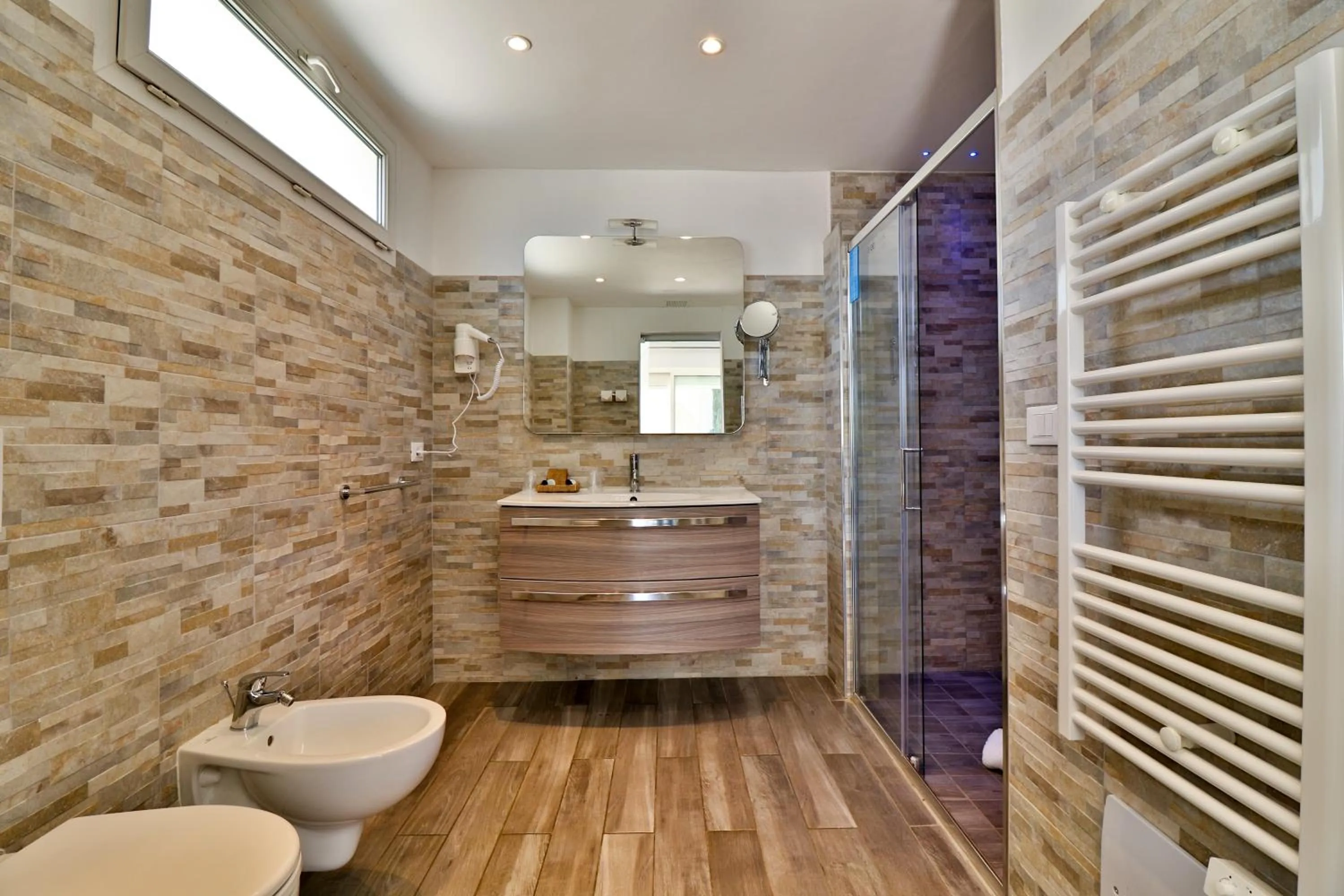 Bathroom in Hôtel Restaurant de la Mer