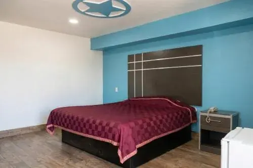 King Bed Smoking in Golden Motel Near Houston Medical Center King Bed Smoking in Golden Motel Near Houston Medical Center