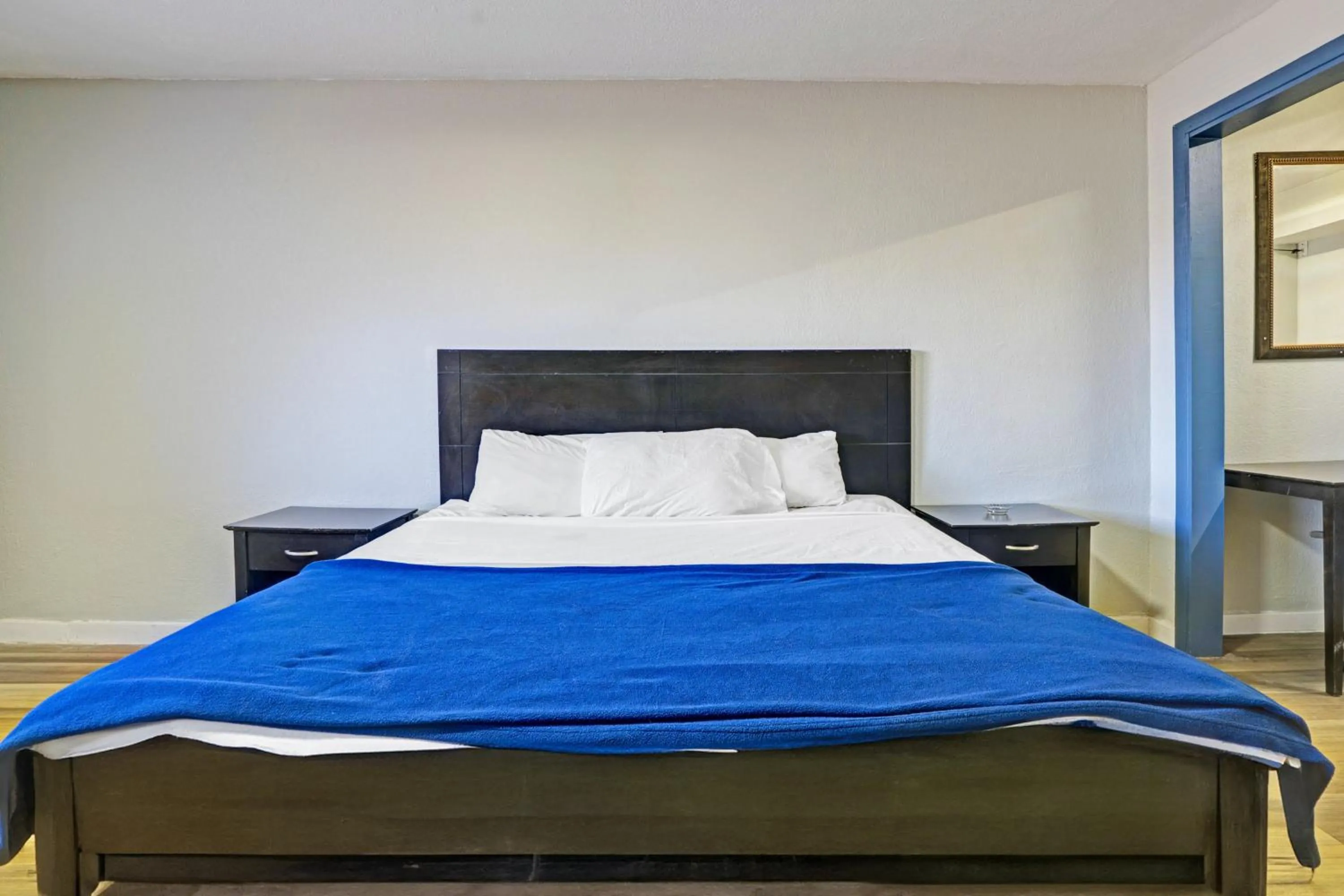 Bedroom, Bed in Super 7 Inn By OYO San Antonio NW Medical Center