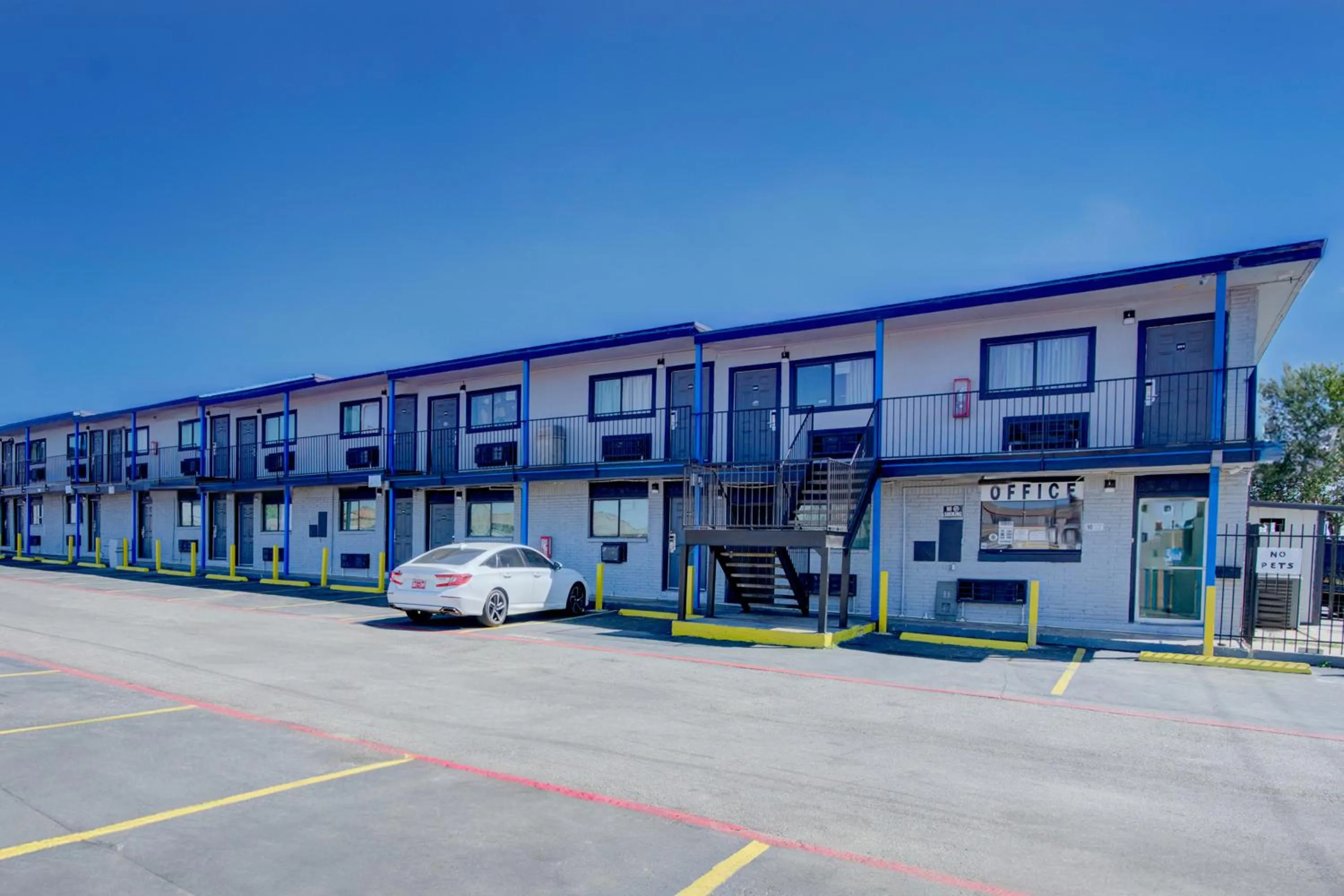 Parking in Super 7 Inn By OYO San Antonio NW Medical Center