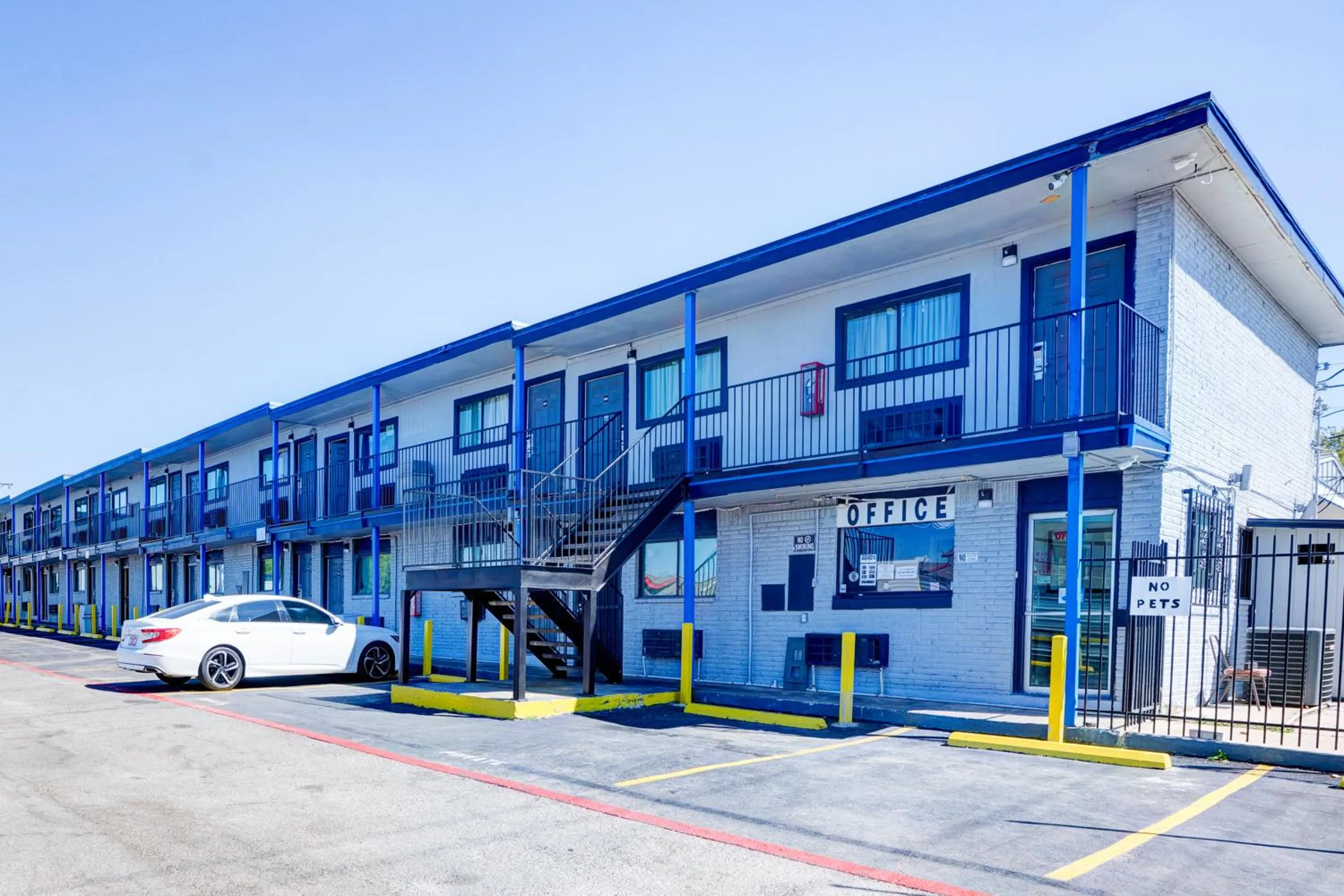 Property building in Super 7 Inn By OYO San Antonio NW Medical Center