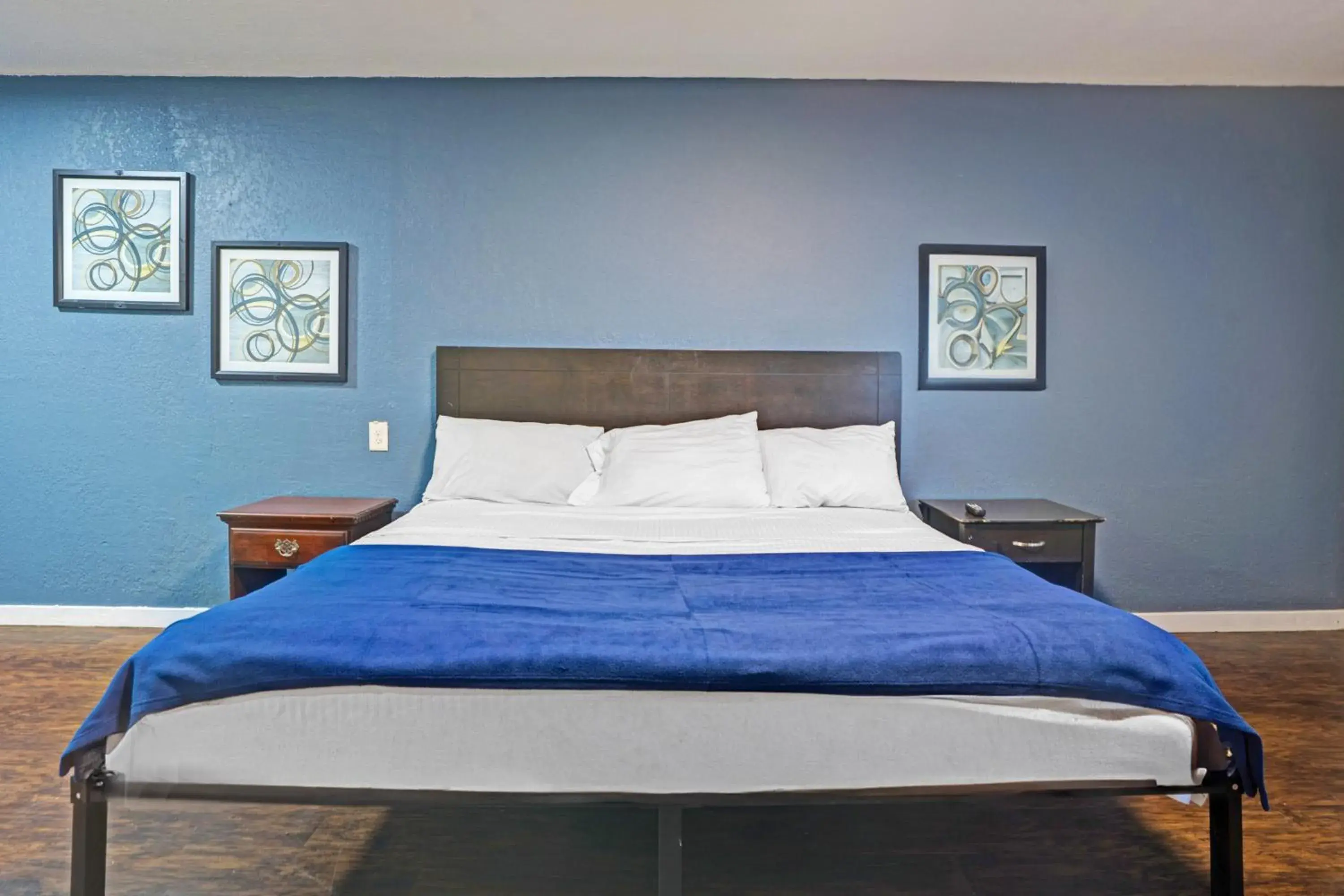 Bedroom, Bed in Super 7 Inn By OYO San Antonio NW Medical Center Bedroom, Bed in Super 7 Inn By OYO San Antonio NW Medical Center