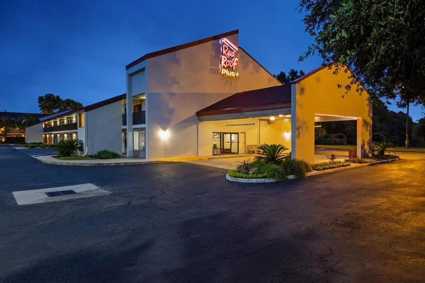 Facade/entrance in Red Roof Inn PLUS+ Mt Pleasant - Patriots Point Facade/entrance in Red Roof Inn PLUS+ Mt Pleasant - Patriots Point
