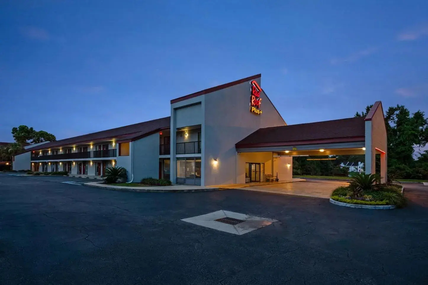 Facade/entrance in Red Roof Inn PLUS+ Mt Pleasant - Patriots Point Facade/entrance in Red Roof Inn PLUS+ Mt Pleasant - Patriots Point