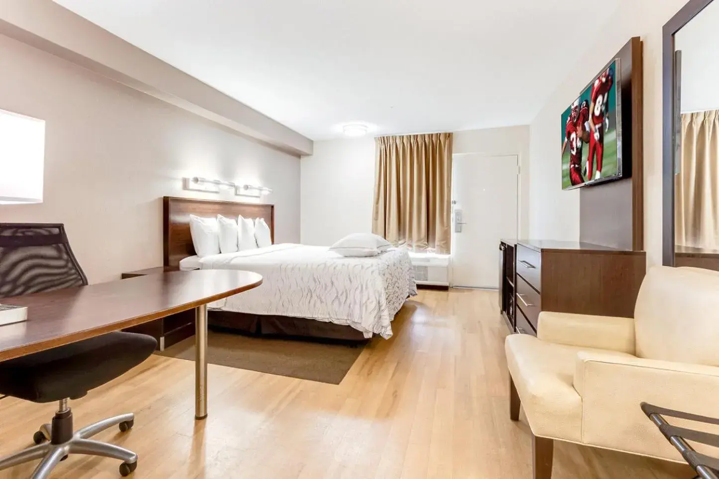 Bedroom, Bed in Red Roof Inn PLUS+ Mt Pleasant - Patriots Point Bedroom, Bed in Red Roof Inn PLUS+ Mt Pleasant - Patriots Point