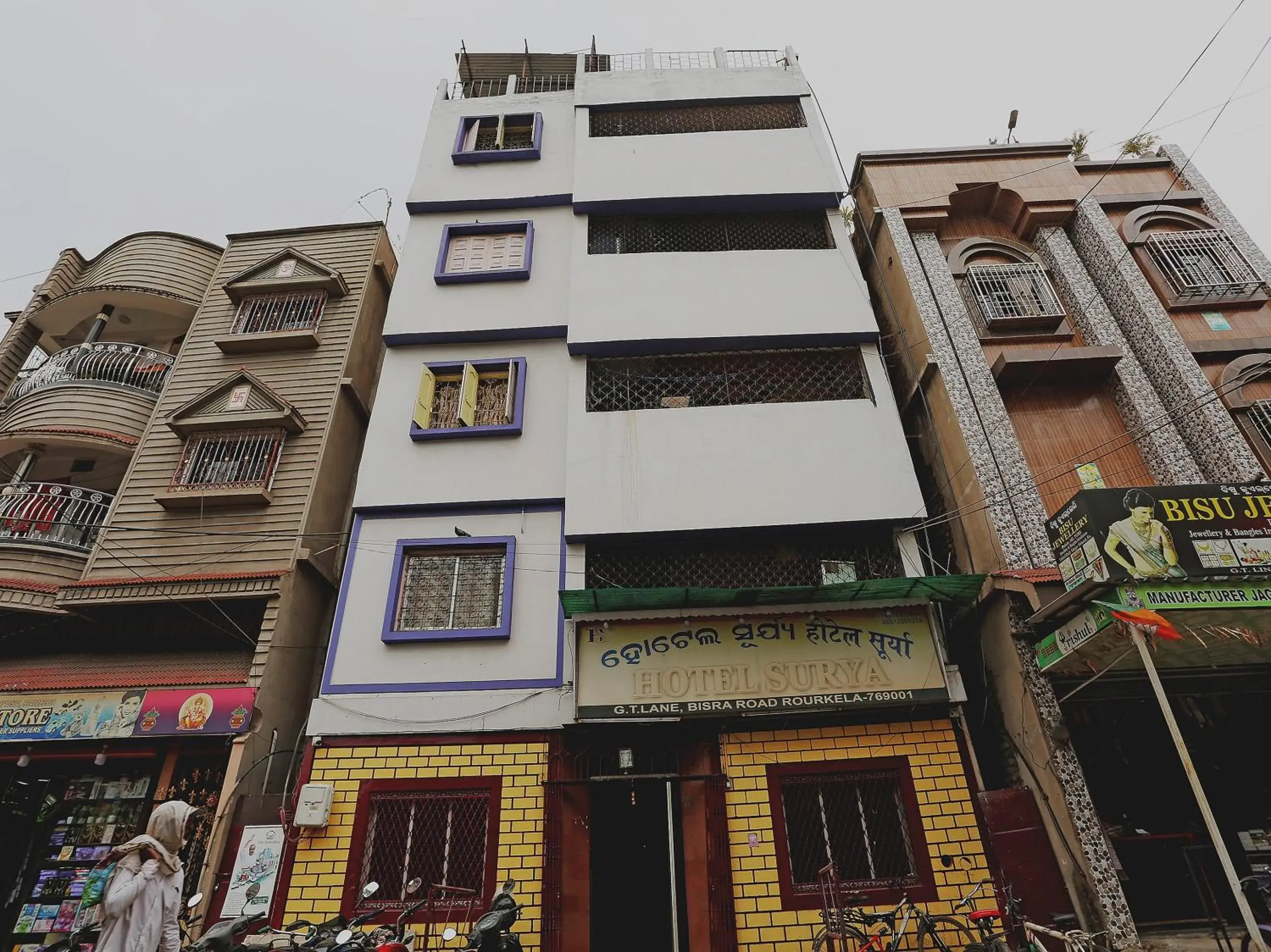 Facade/entrance in Hotel O Surya Facade/entrance in Hotel O Surya