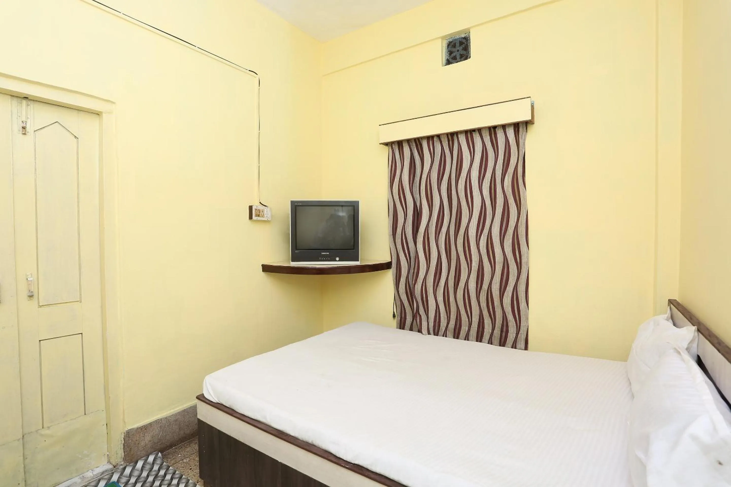 Bedroom, Bed in Hotel O Surya