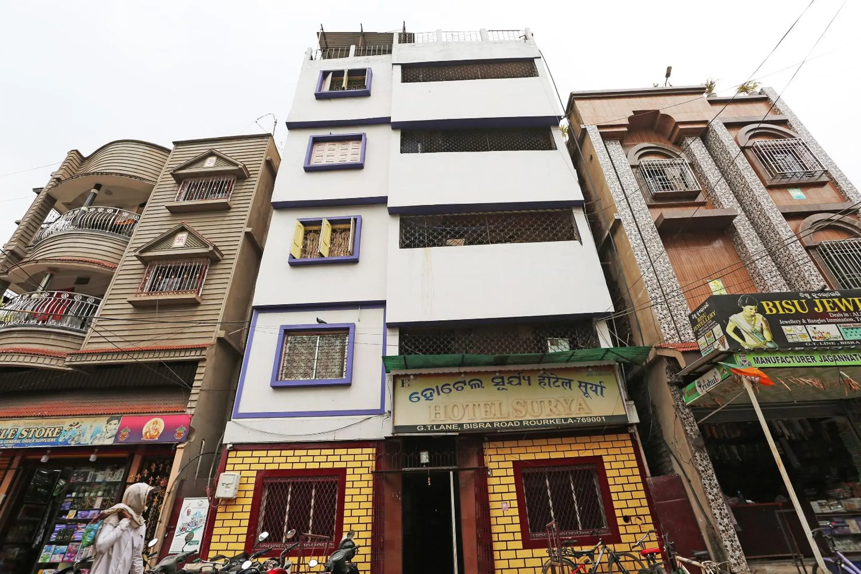 Facade/entrance in Hotel O Surya Facade/entrance in Hotel O Surya