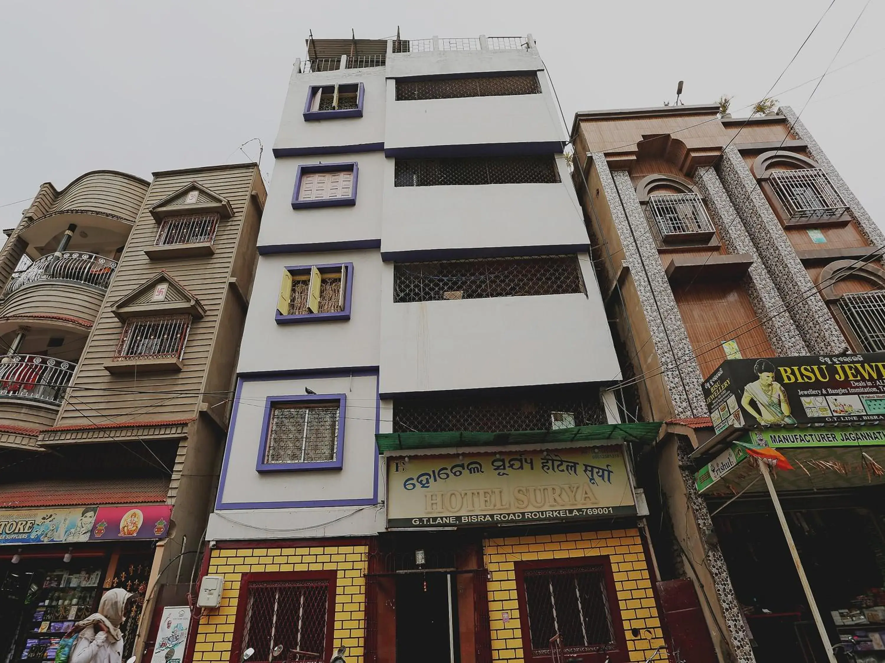 Facade/entrance in Hotel O Surya Facade/entrance in Hotel O Surya