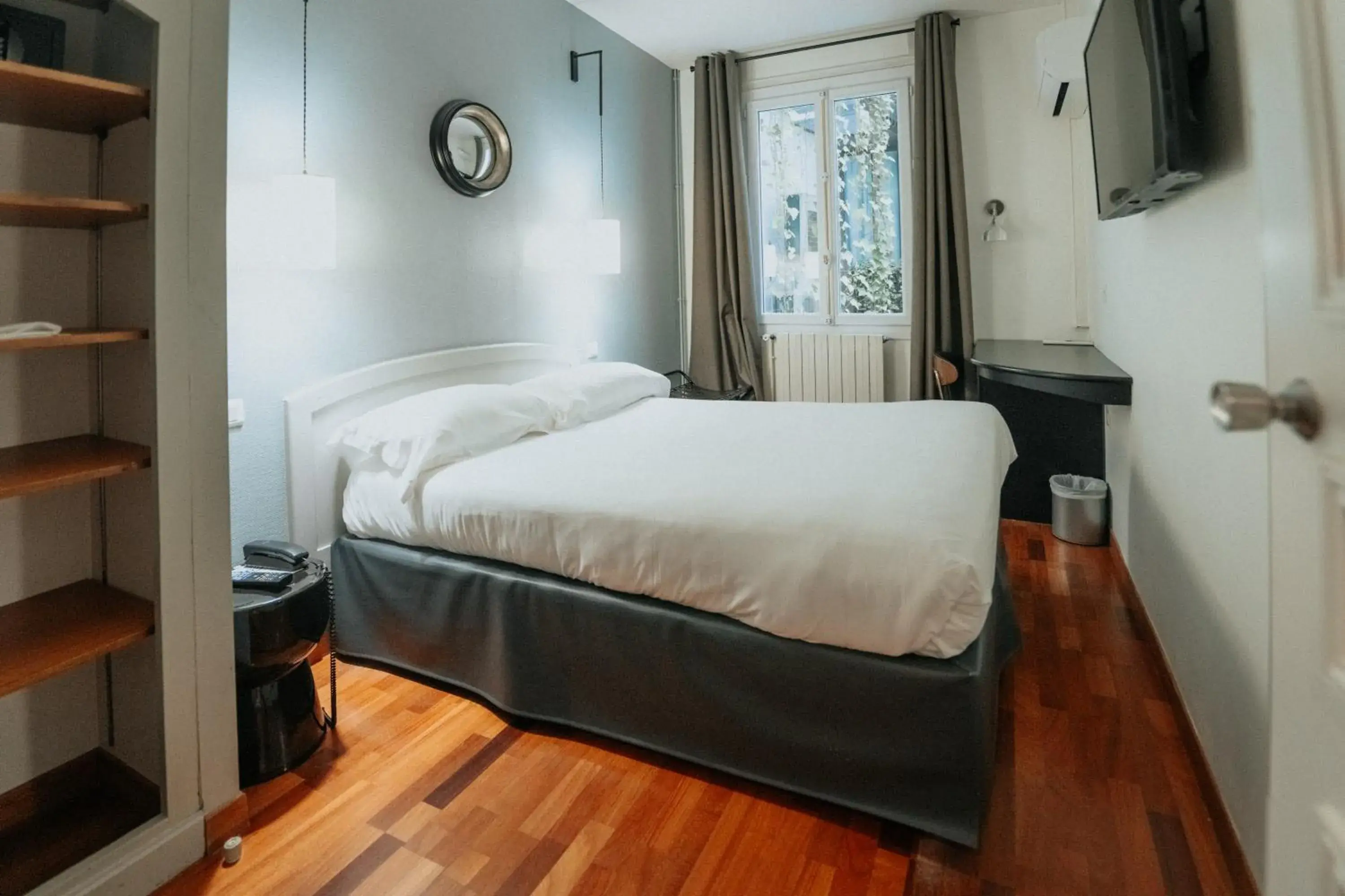 Single Room in Hotel Albert 1er Single Room in Hotel Albert 1er