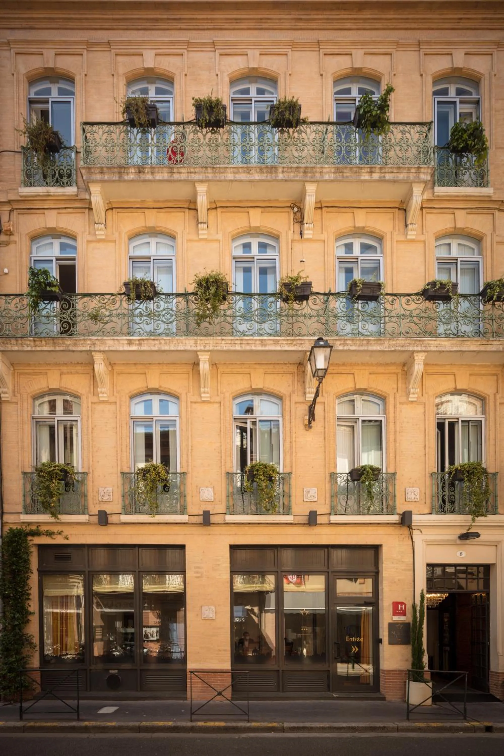 Property building in Hotel Albert 1er