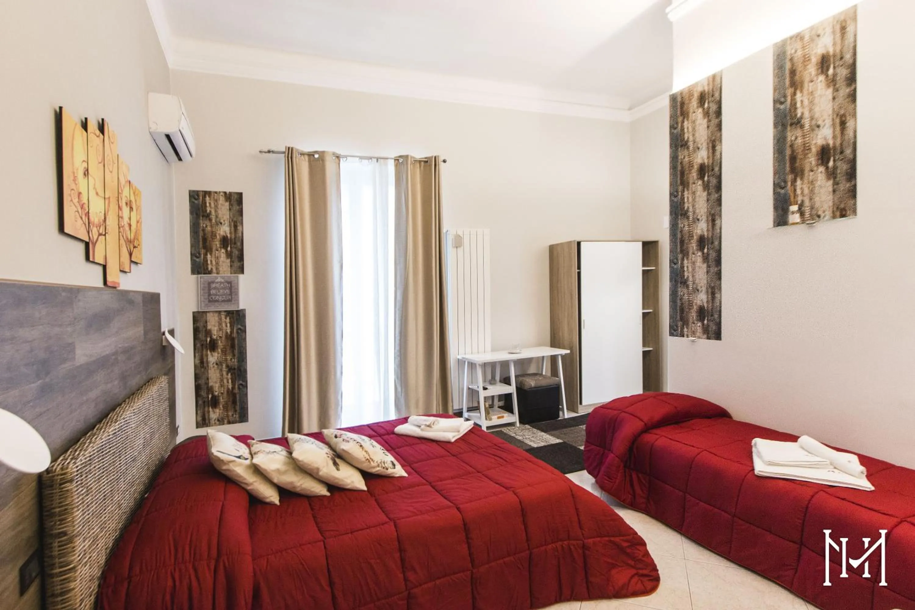 Photo of the whole room, Bed in Mulberry House