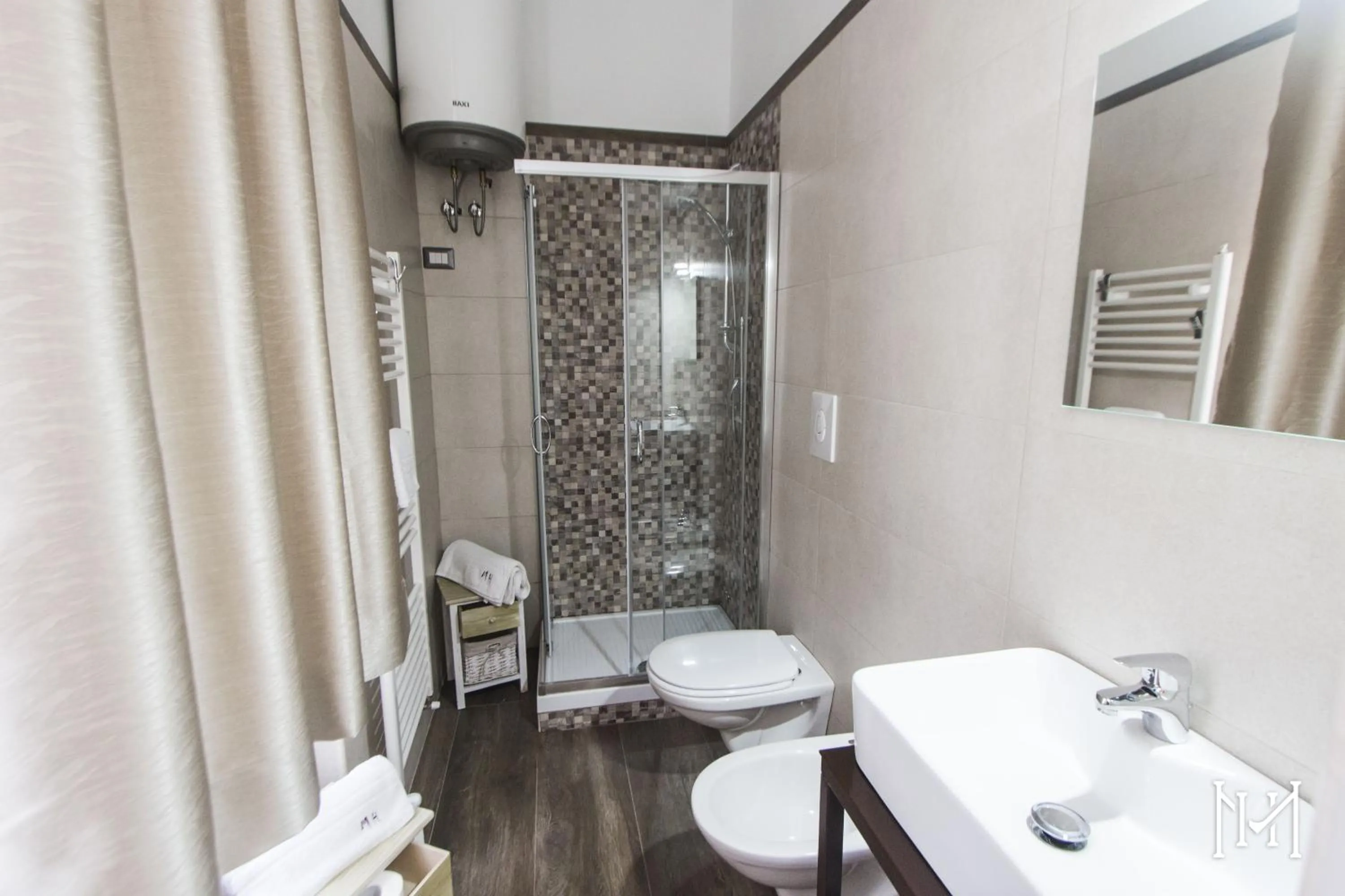 Shower in Mulberry House