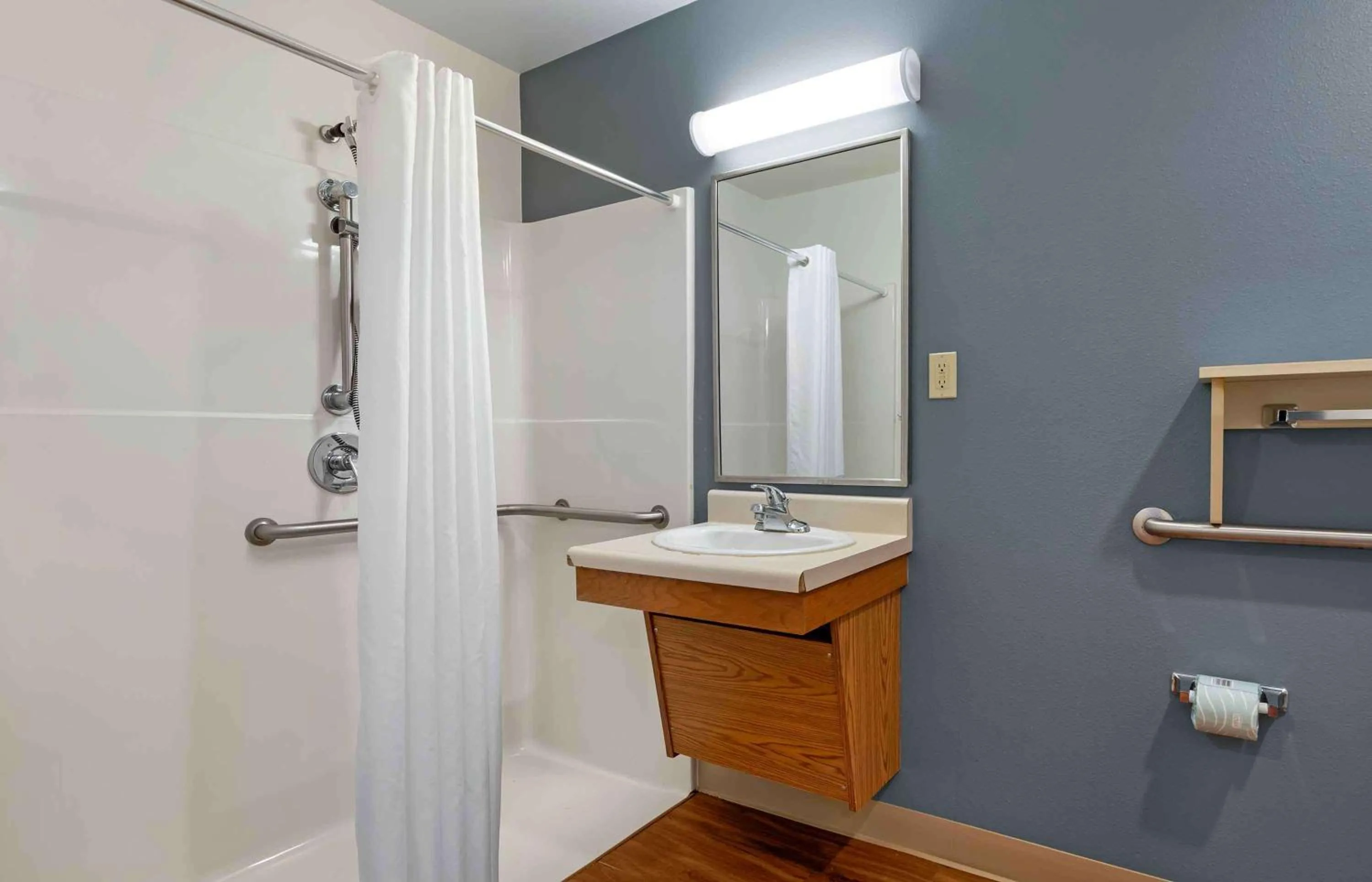 Bathroom in Extended Stay America Select Suites - Cincinnati - Florence - Airport