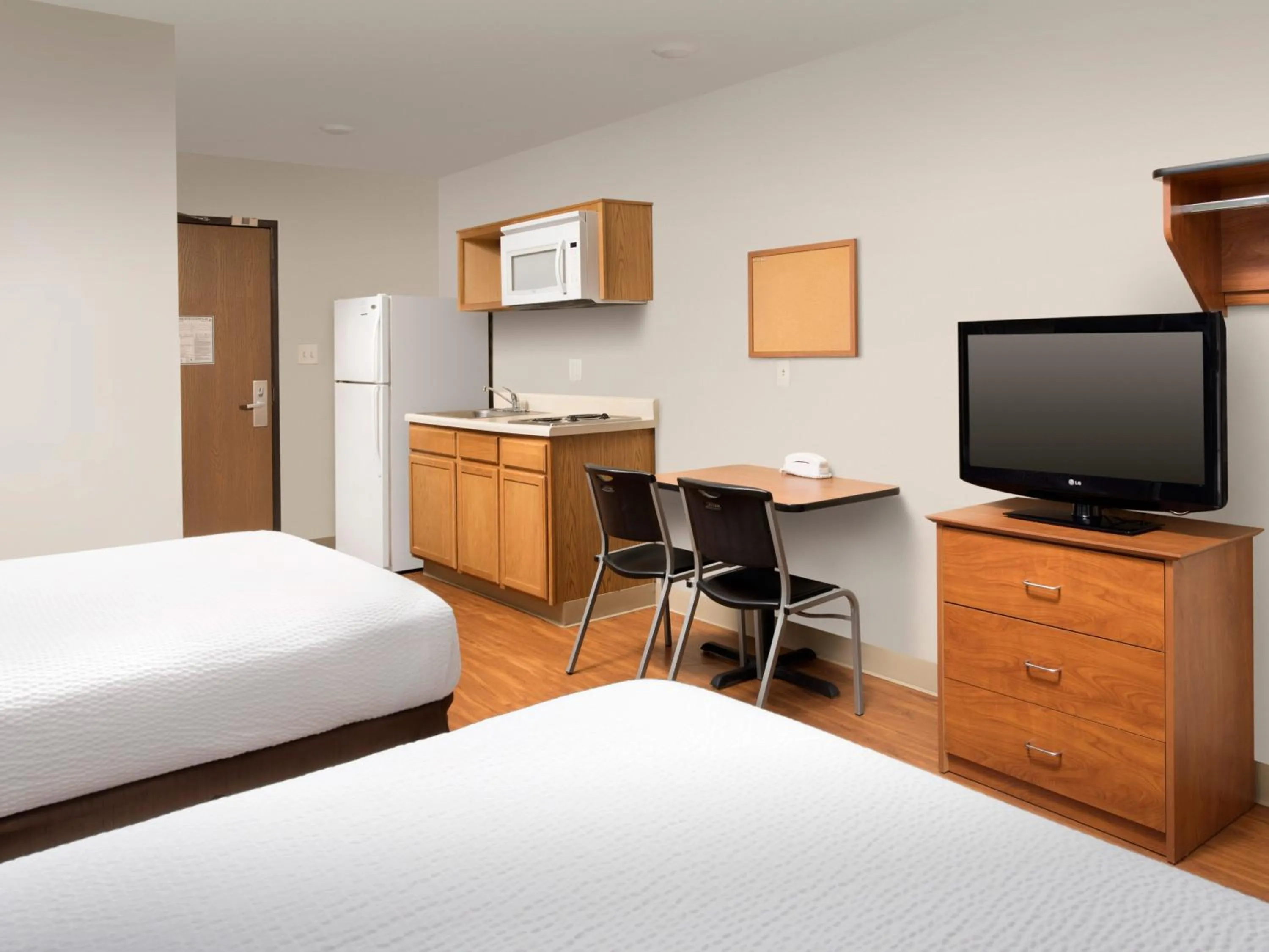 Bed in Extended Stay America Select Suites - Cincinnati - Florence - Airport