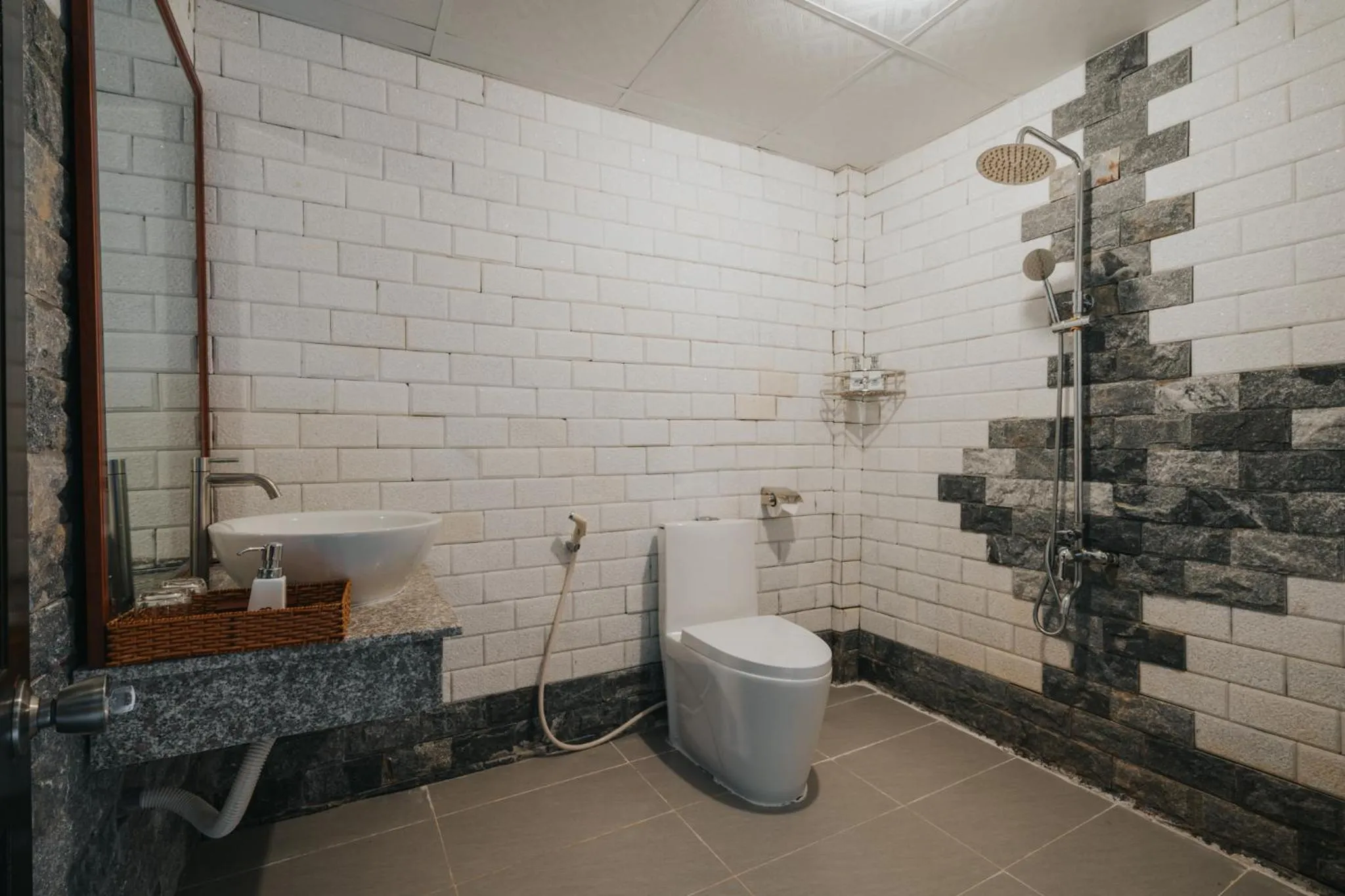 Shower in Le Garden Resort & Spa Phú Quốc