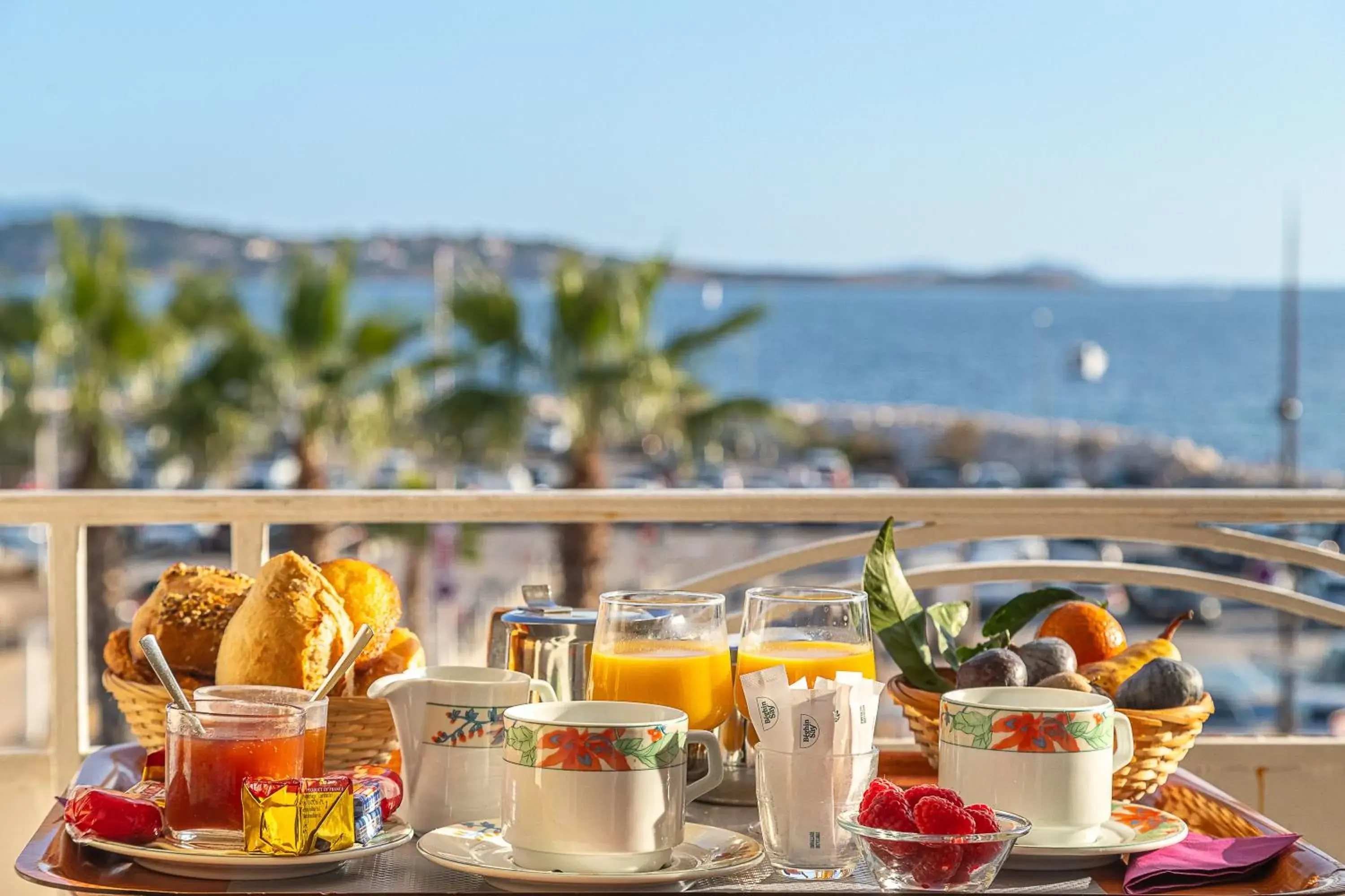 Double Room with Balcony and Sea View in Hotel de la Baie Double Room with Balcony and Sea View in Hotel de la Baie