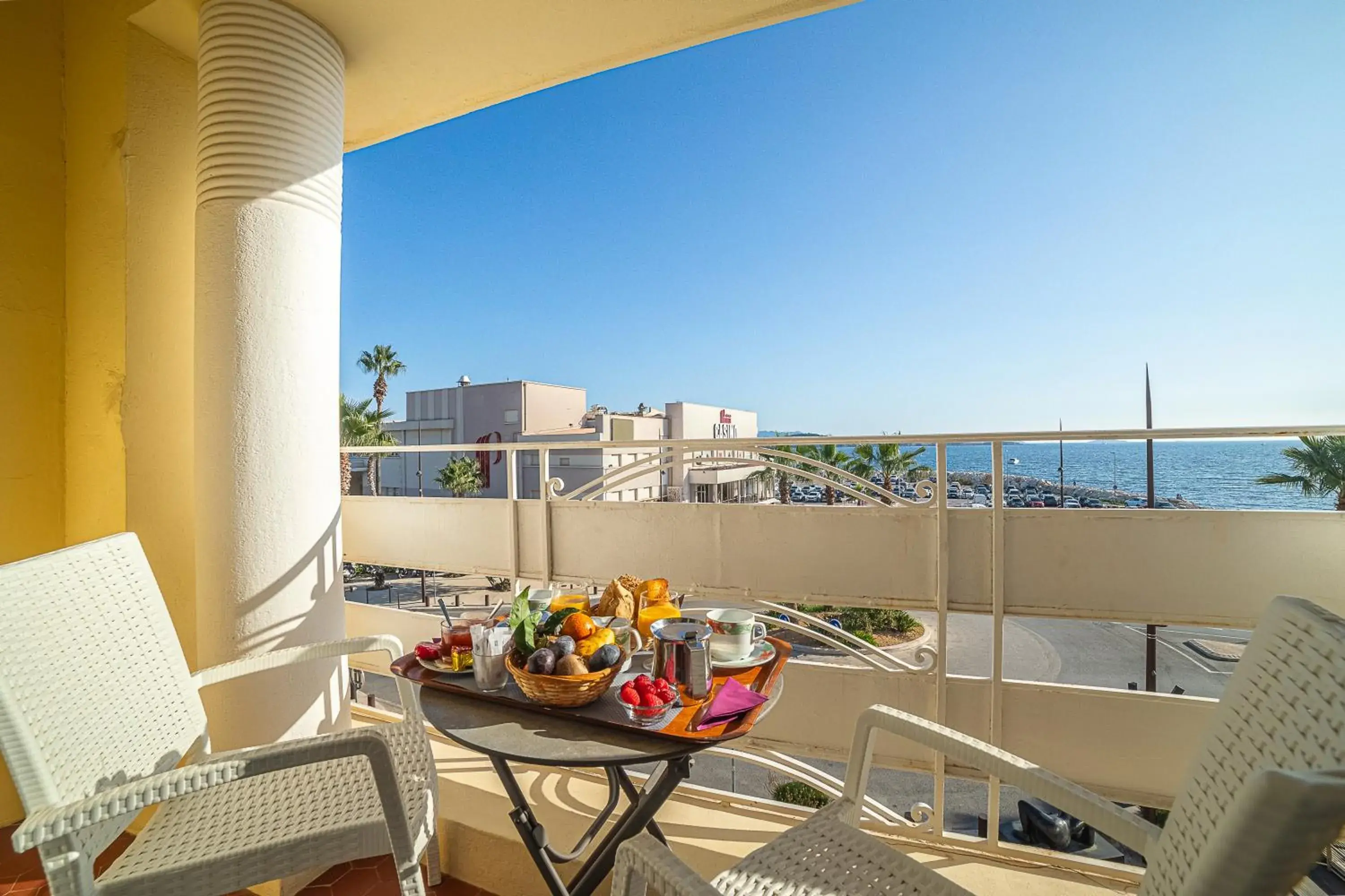 Double or Twin Room with Balcony in Hotel de la Baie Double or Twin Room with Balcony in Hotel de la Baie