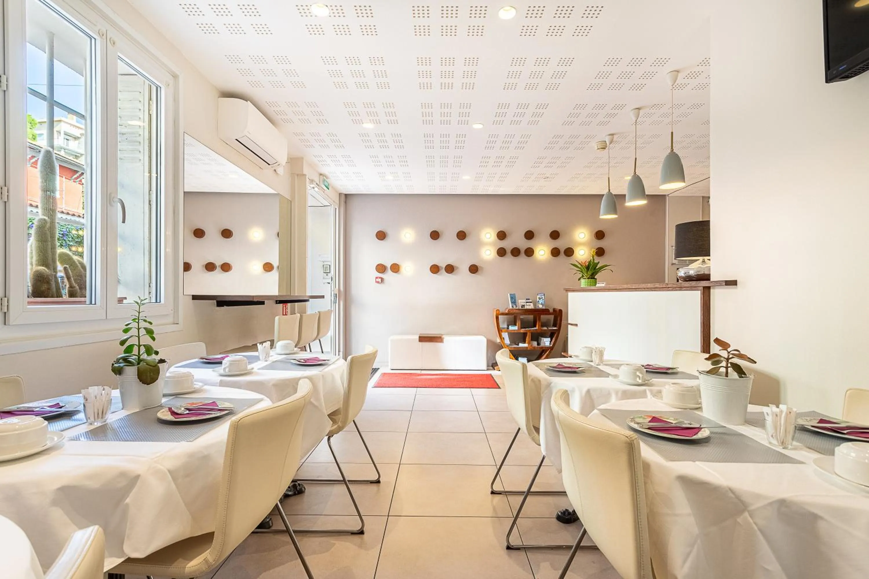 Food and drinks in Hotel de la Baie