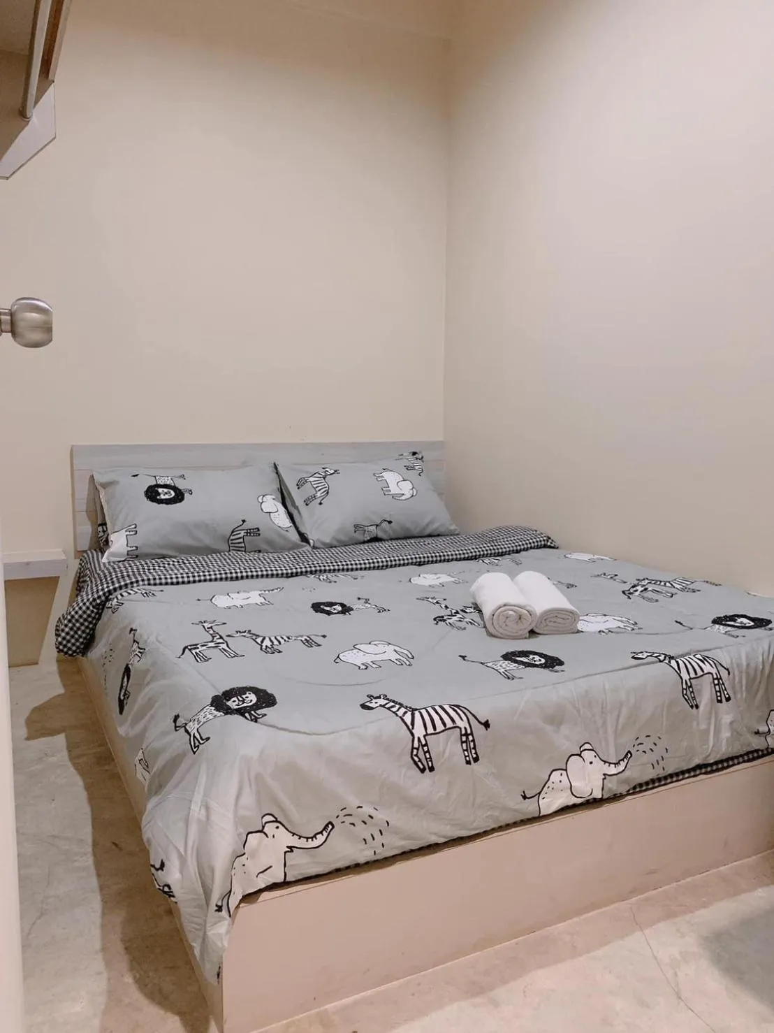 Bed in Sleepbox Hostel Suratthani