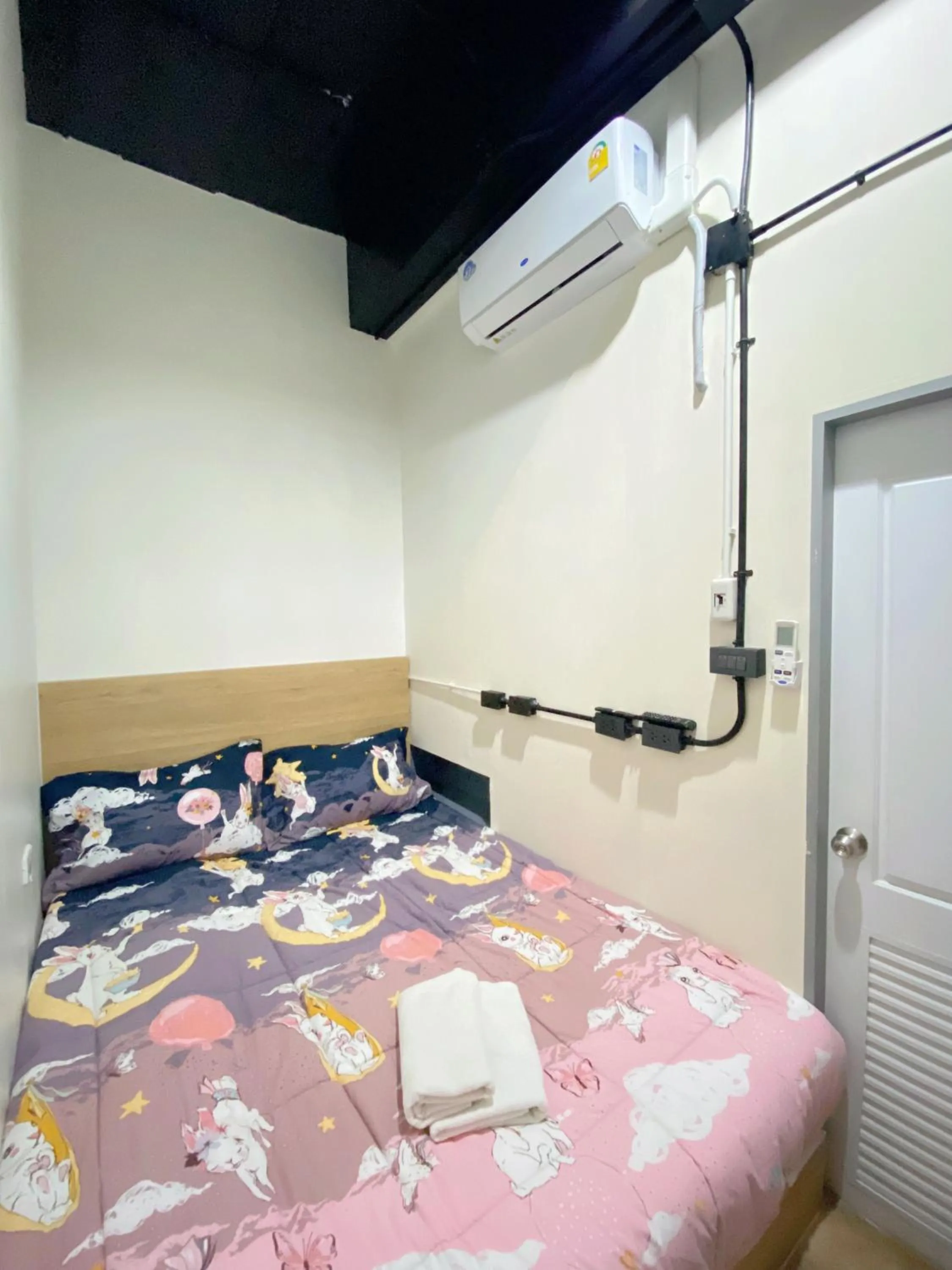 Bed in Sleepbox Hostel Suratthani