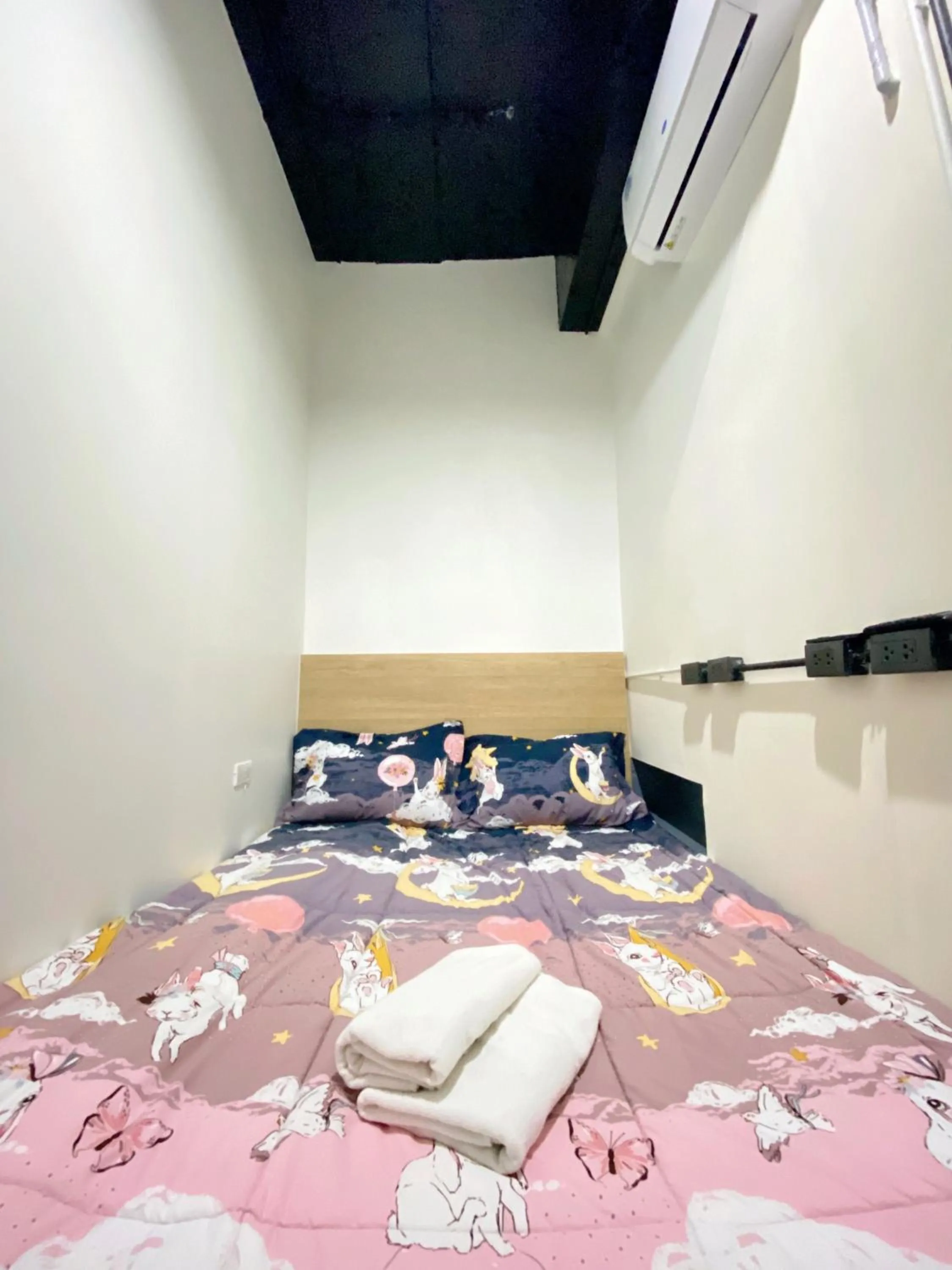 Bed in Sleepbox Hostel Suratthani