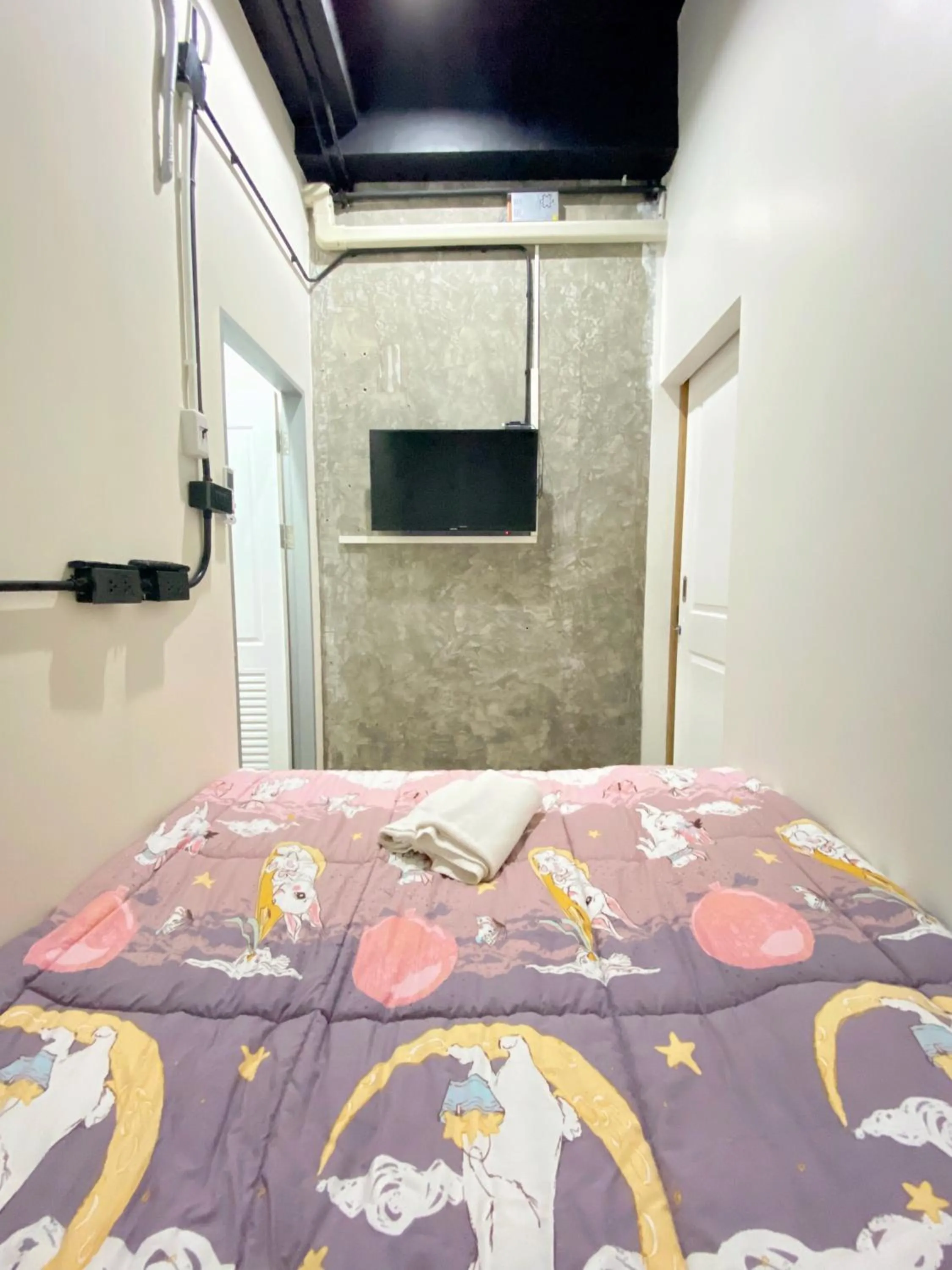 Bed in Sleepbox Hostel Suratthani