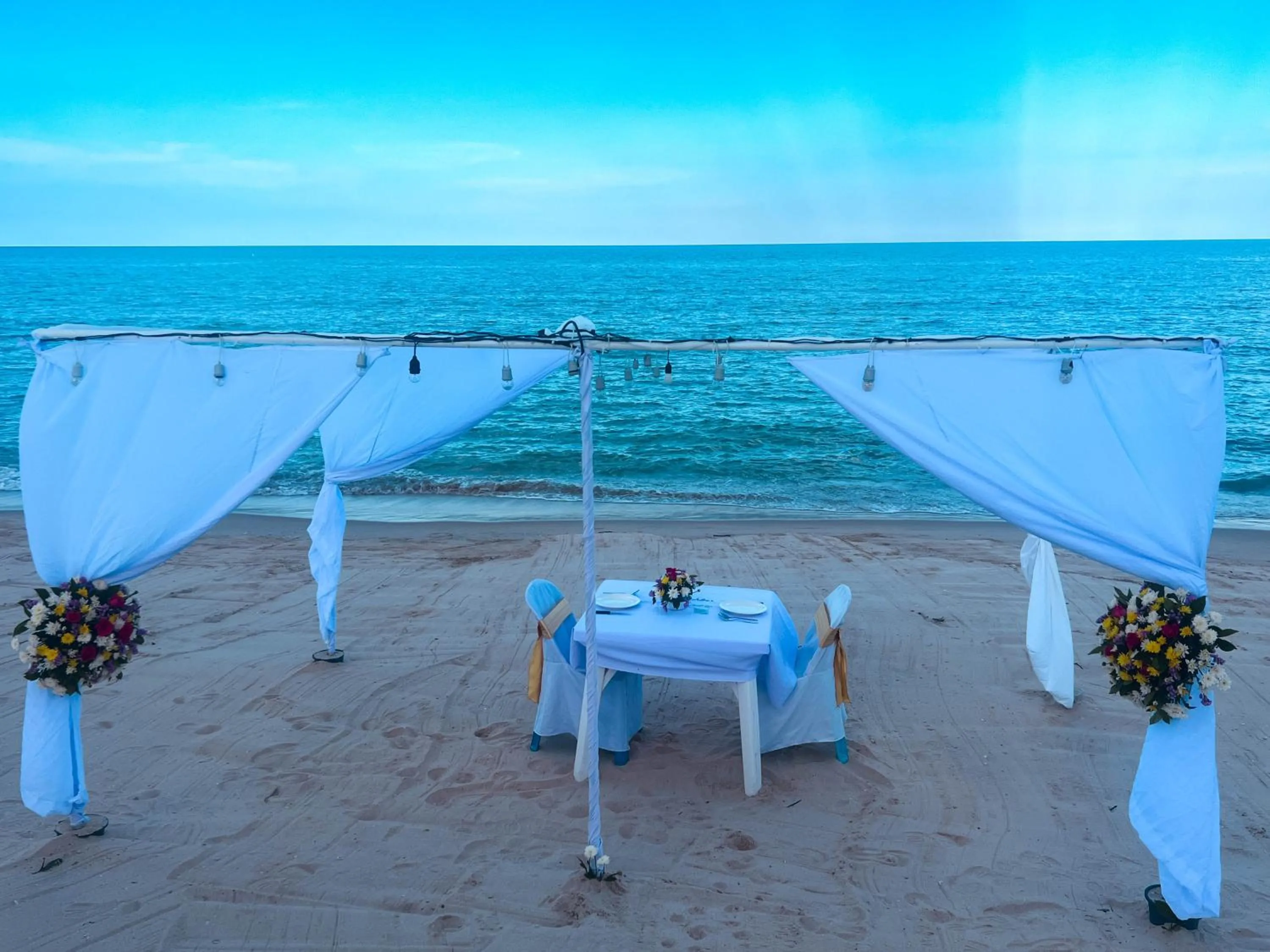 Restaurant/places to eat in CC Beach Resort