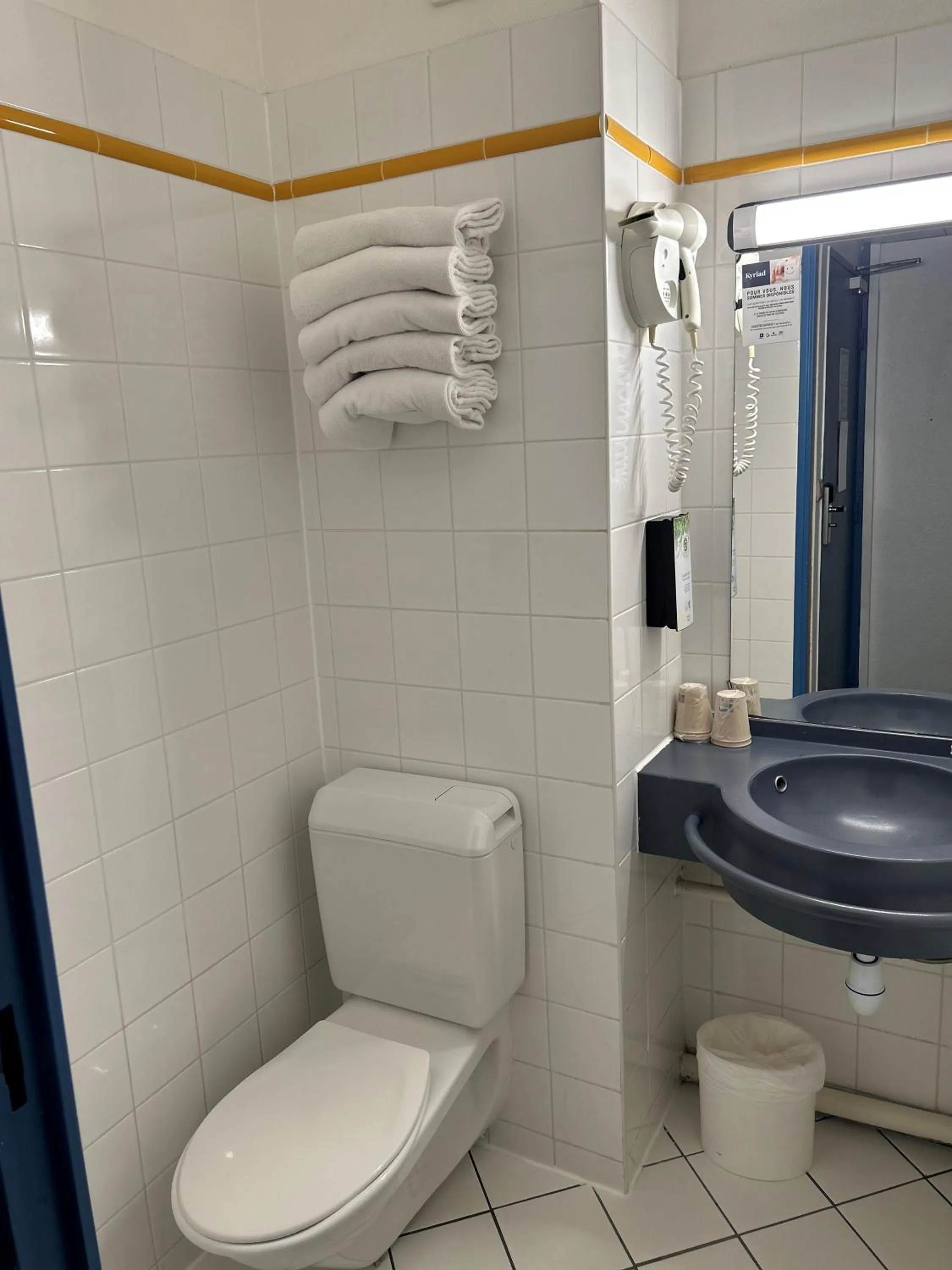 Bathroom in Kyriad Marne-La-Vallée Torcy