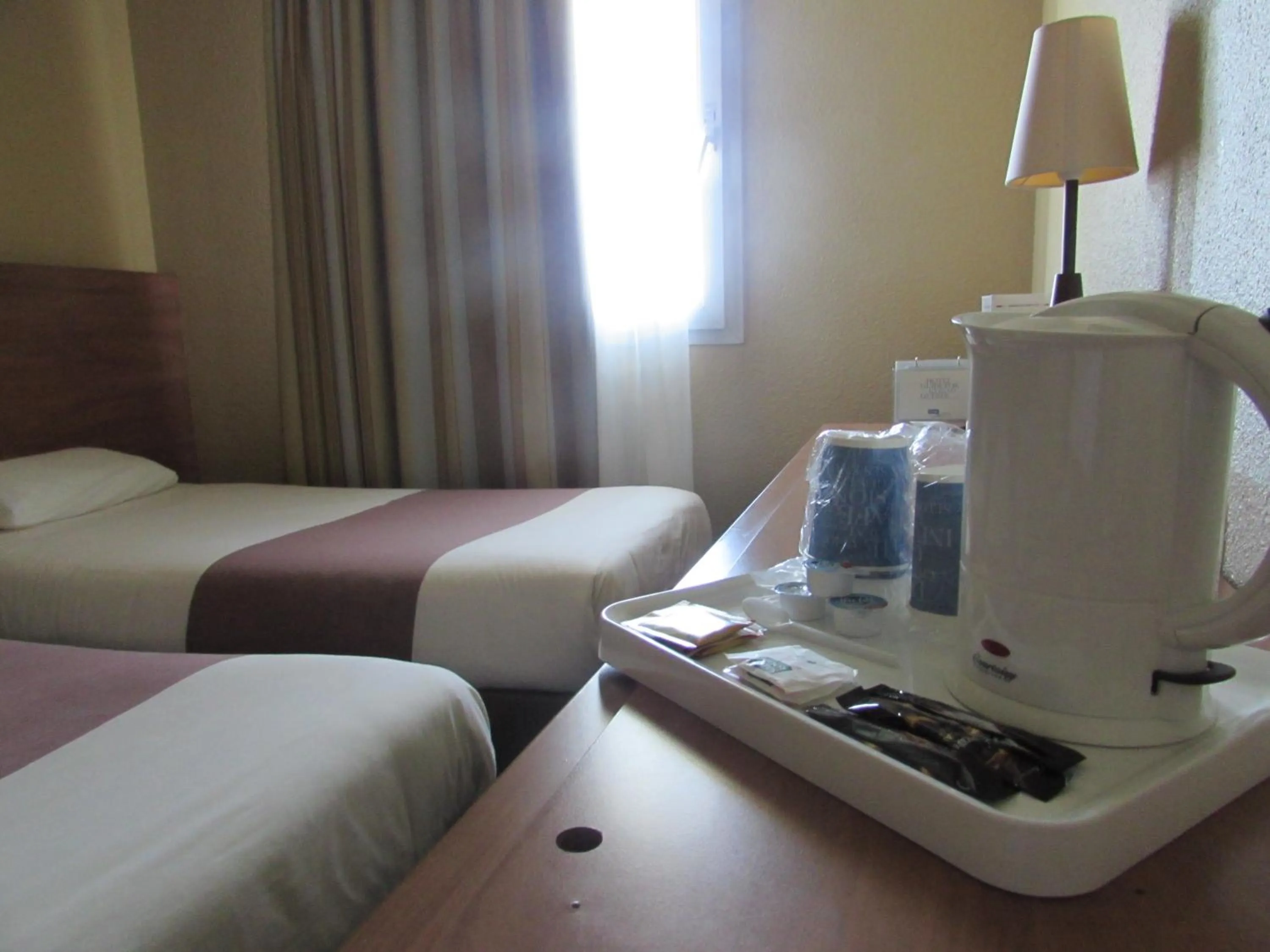 Coffee/tea facilities, Bed in Kyriad Marne-La-Vallée Torcy