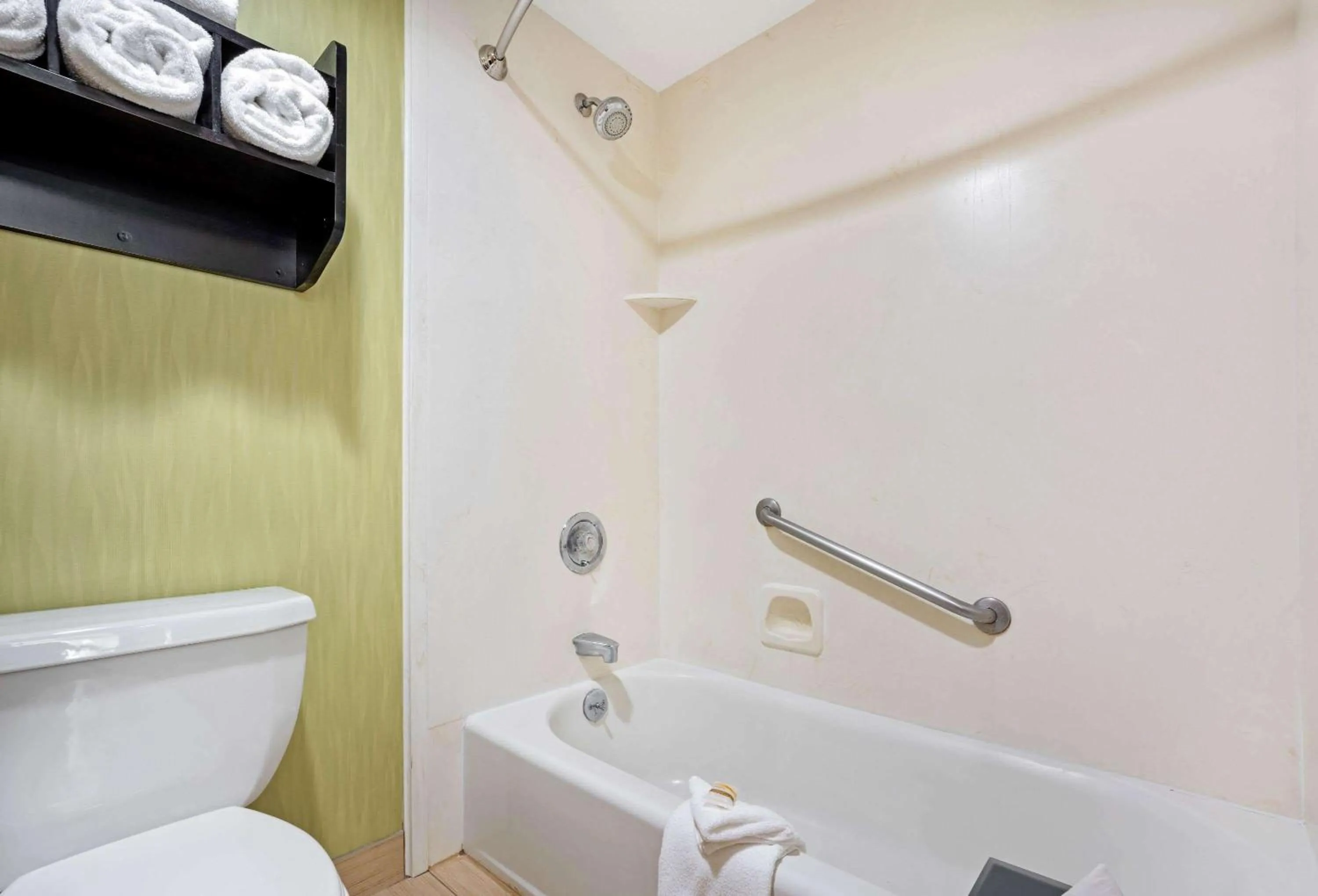 Bathroom in La Quinta by Wyndham Boise Towne Square