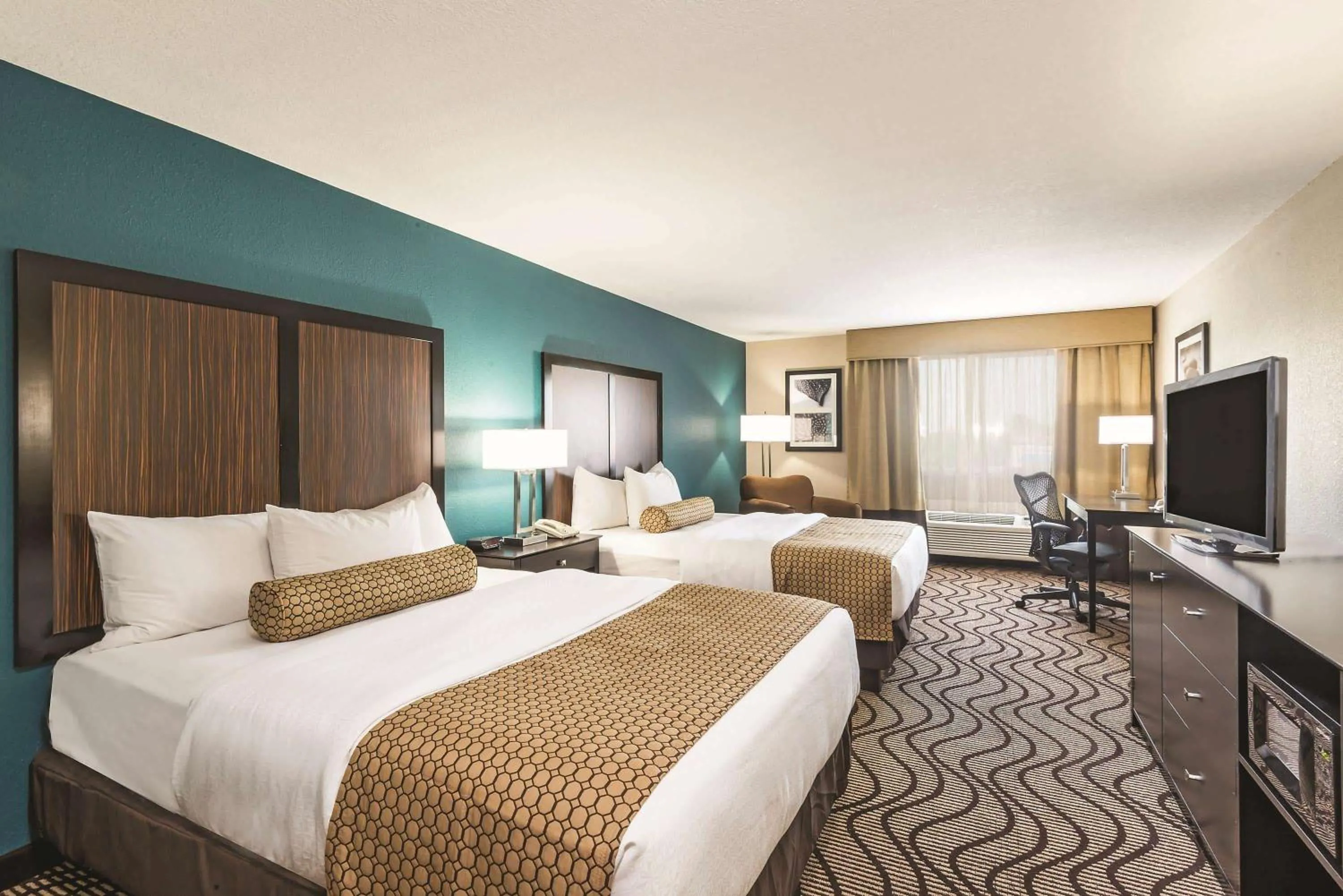 Photo of the whole room, Bed in La Quinta by Wyndham Boise Towne Square