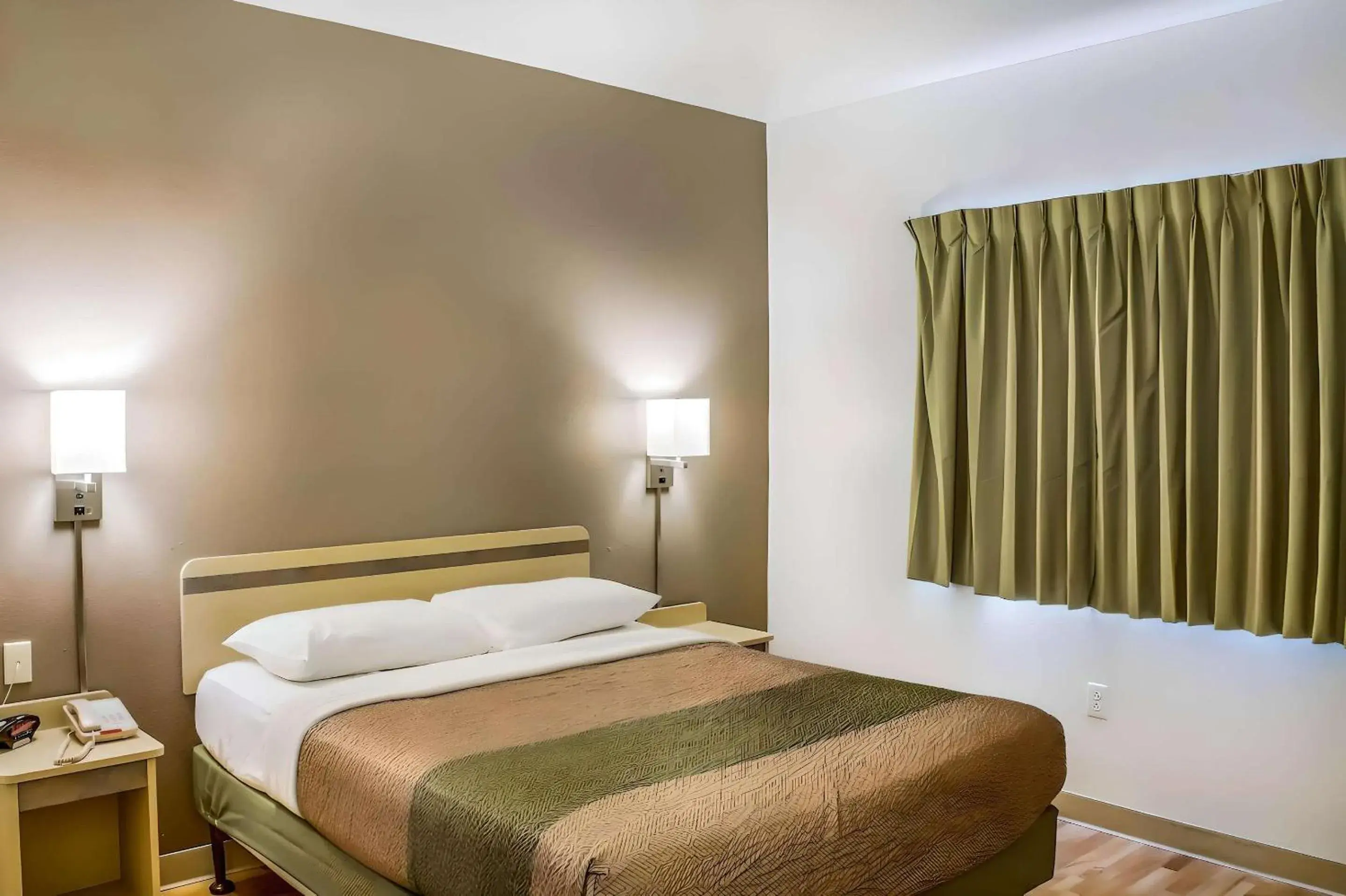 Bedroom, Bed in Rodeway Inn Fishers Indianapolis Bedroom, Bed in Rodeway Inn Fishers Indianapolis