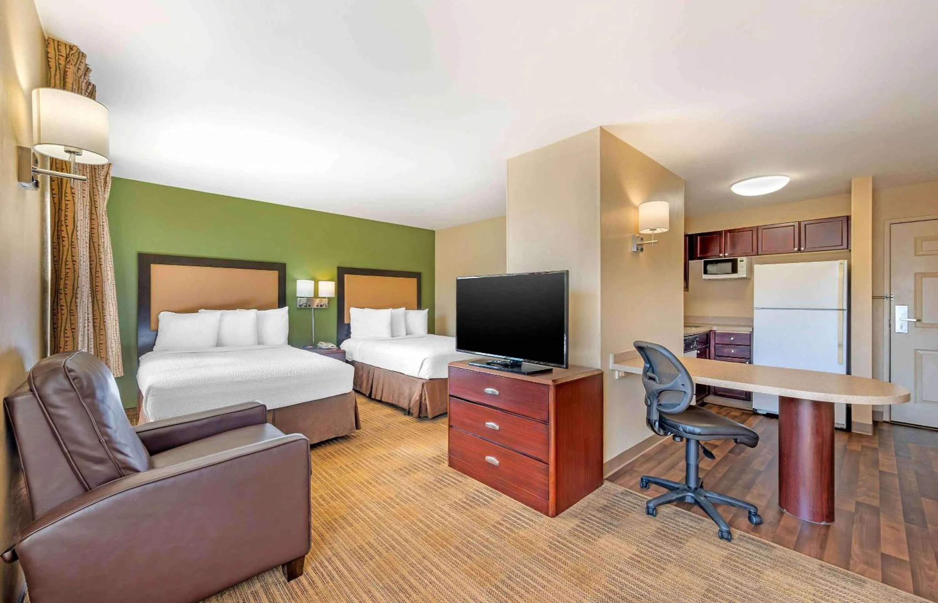 Bedroom, Bed in Extended Stay America Suites - Columbus - Polaris