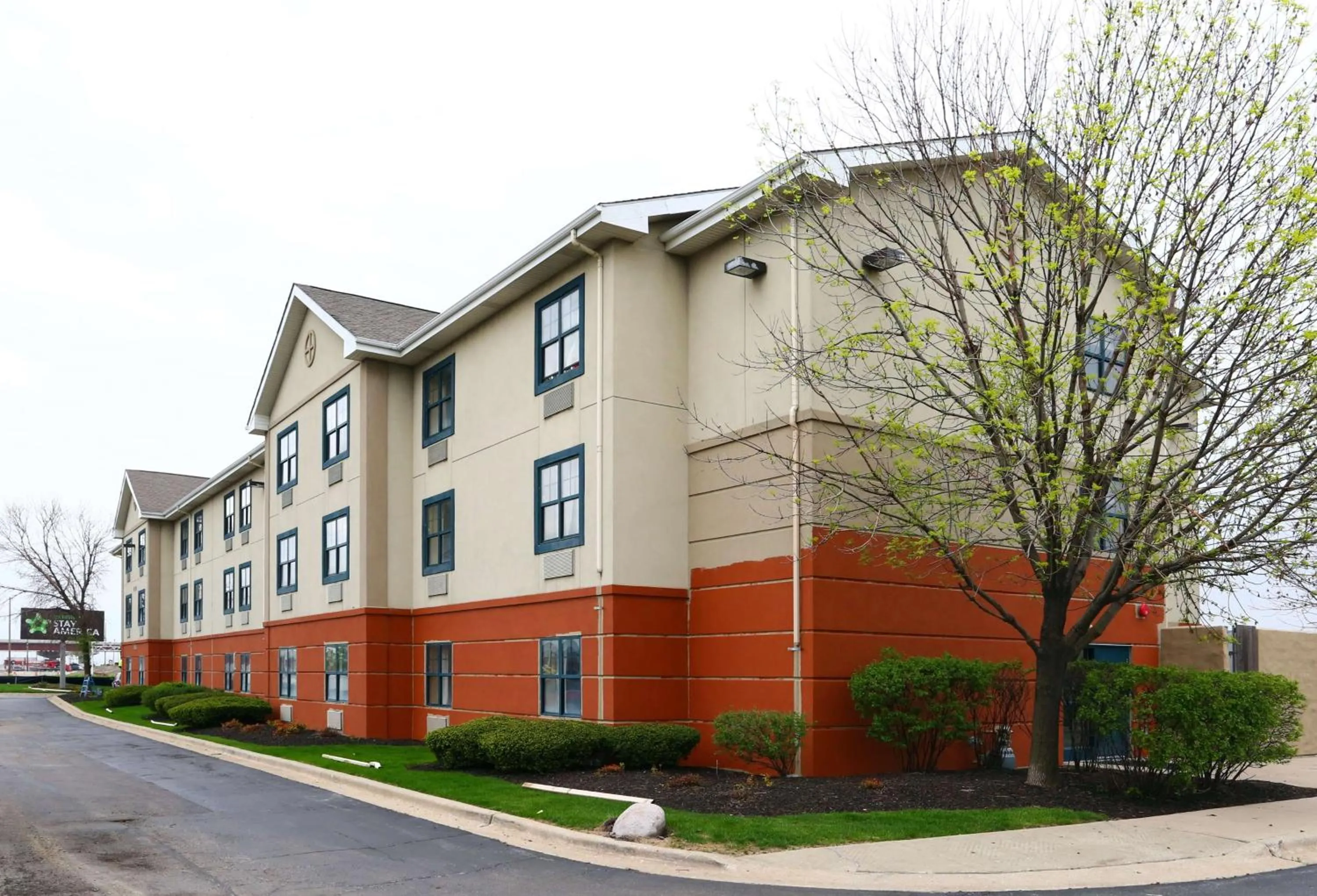 Property building in Extended Stay America Suites - Chicago - Itasca