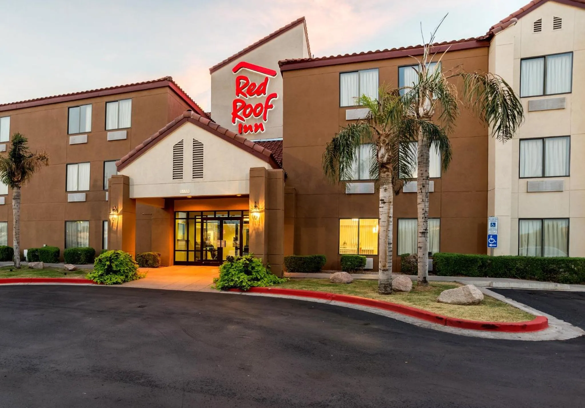 Facade/entrance in Red Roof Inn Phoenix North - I-17 at Bell Rd