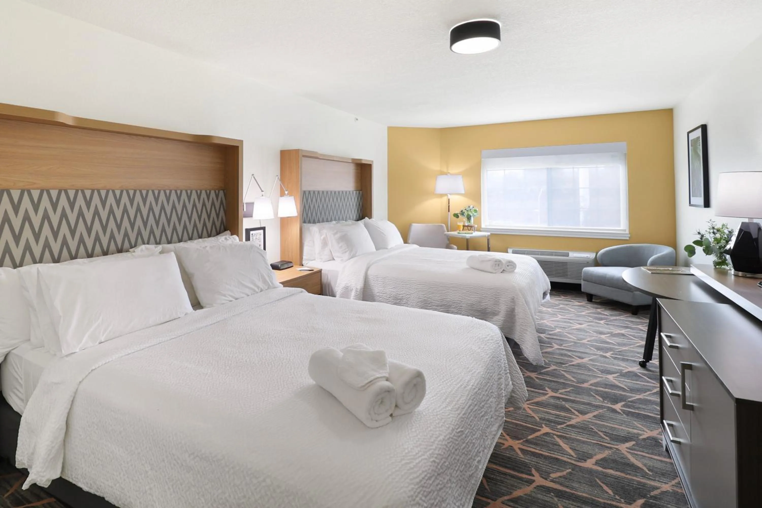 Bed in Holiday Inn Redding by IHG
