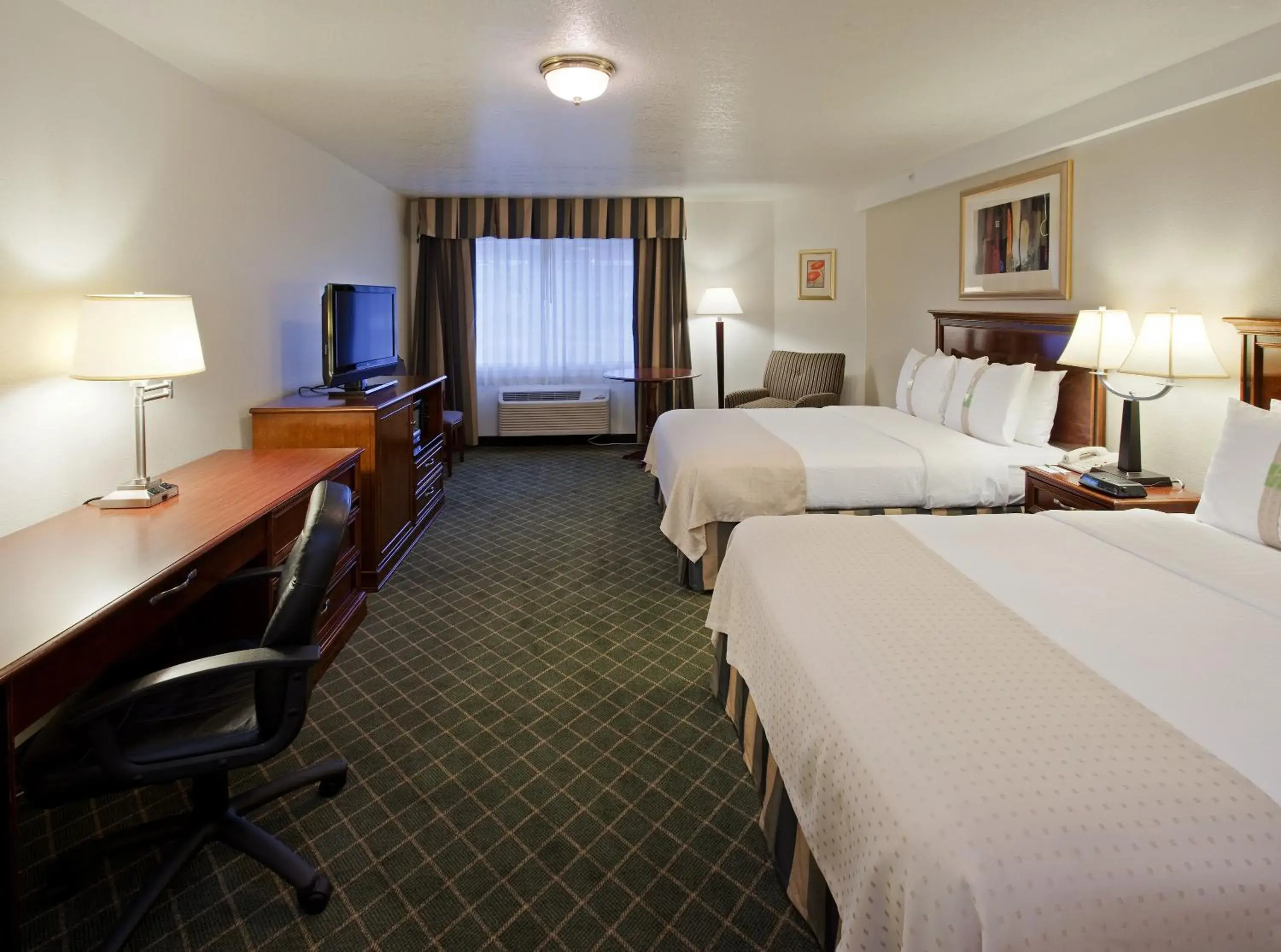 Photo of the whole room, Bed in Holiday Inn Redding by IHG Photo of the whole room, Bed in Holiday Inn Redding by IHG