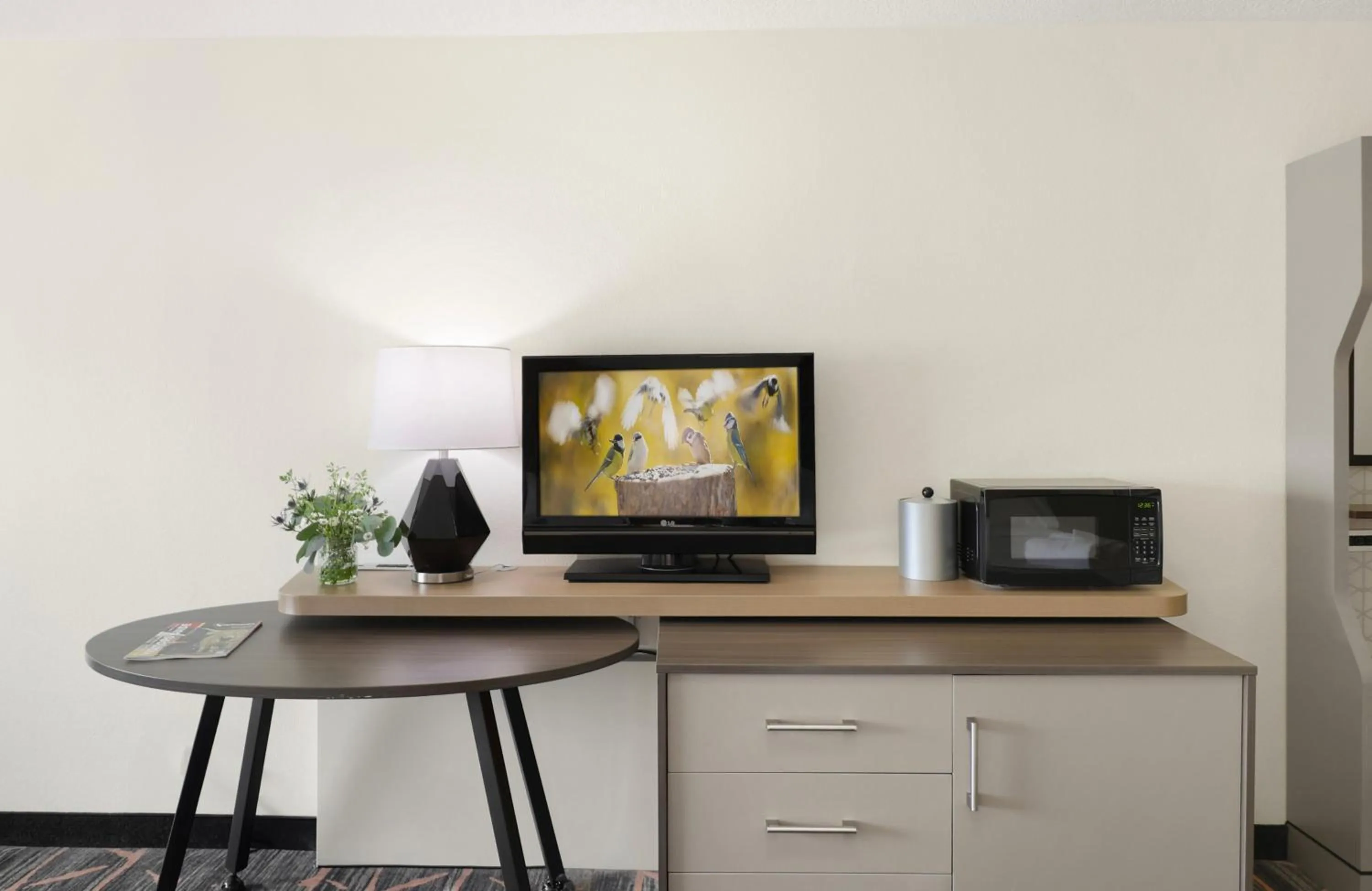 TV and multimedia in Holiday Inn Redding by IHG
