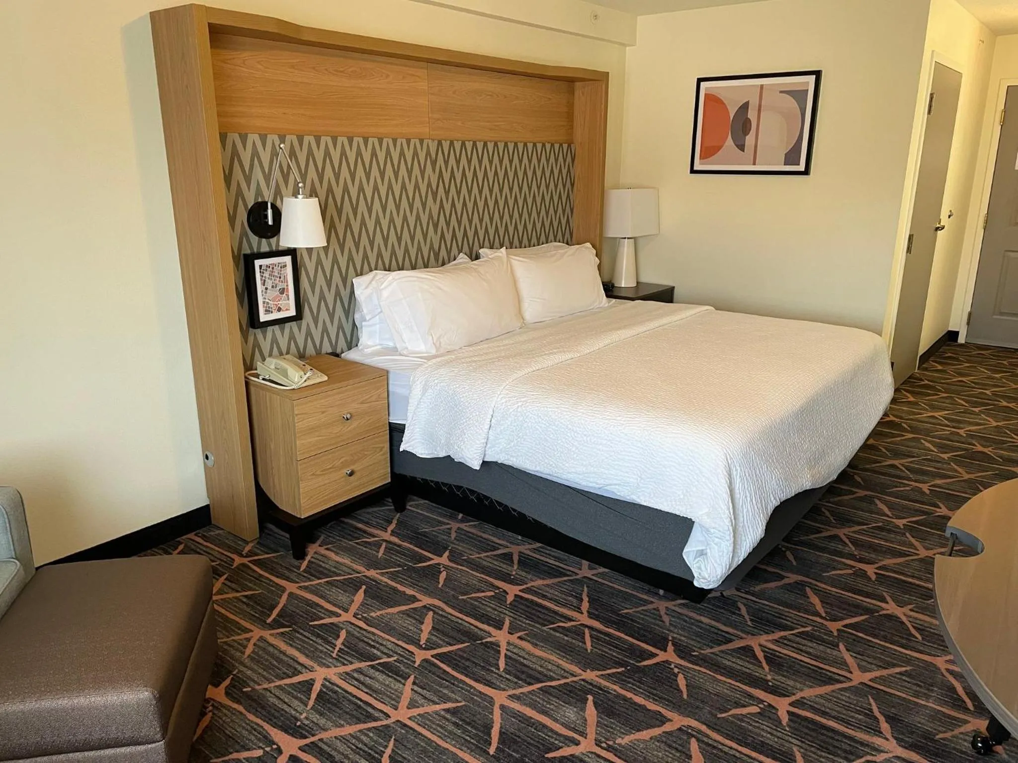 Photo of the whole room, Bed in Holiday Inn Redding by IHG
