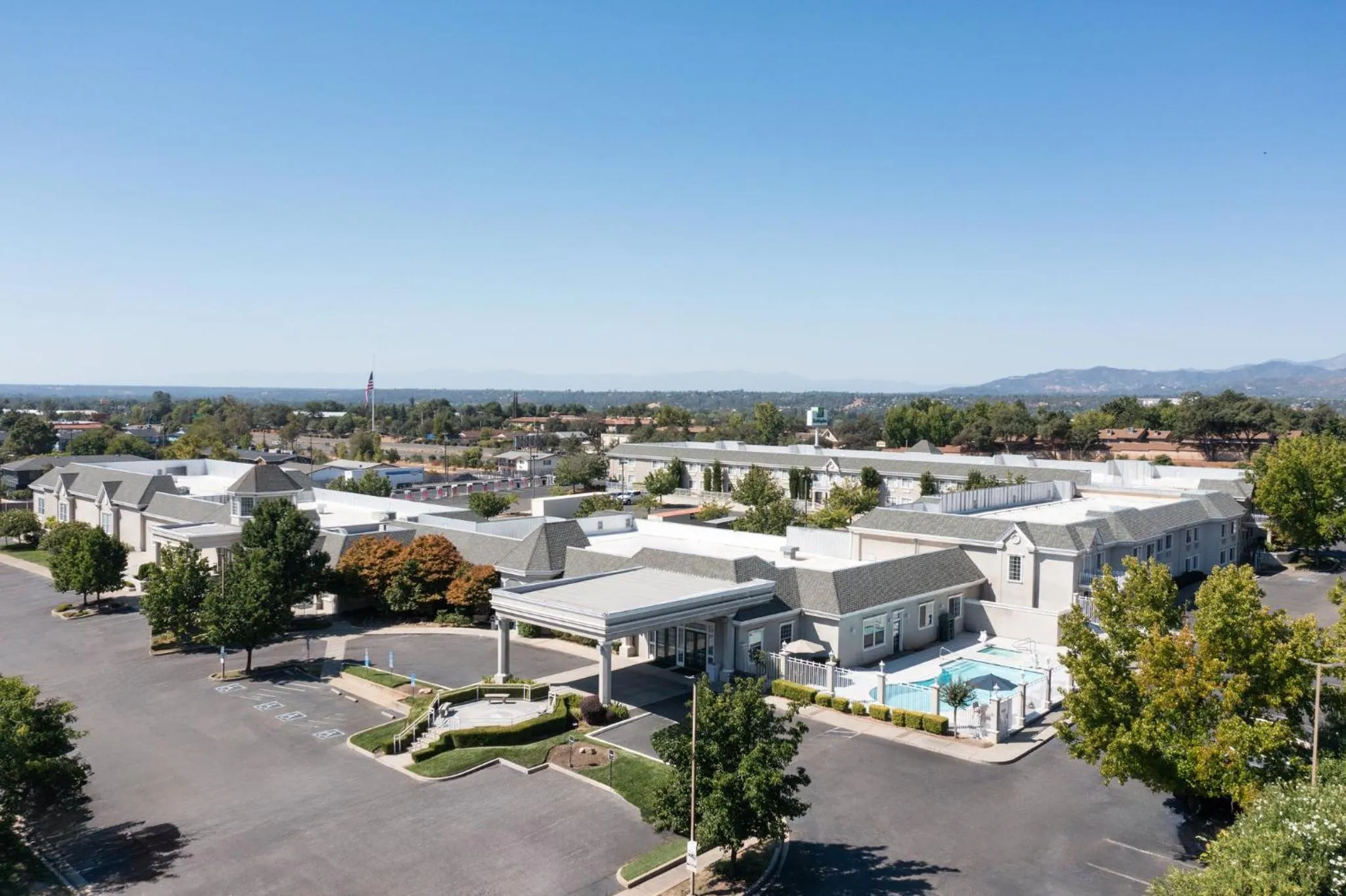 Property building in Holiday Inn Redding by IHG