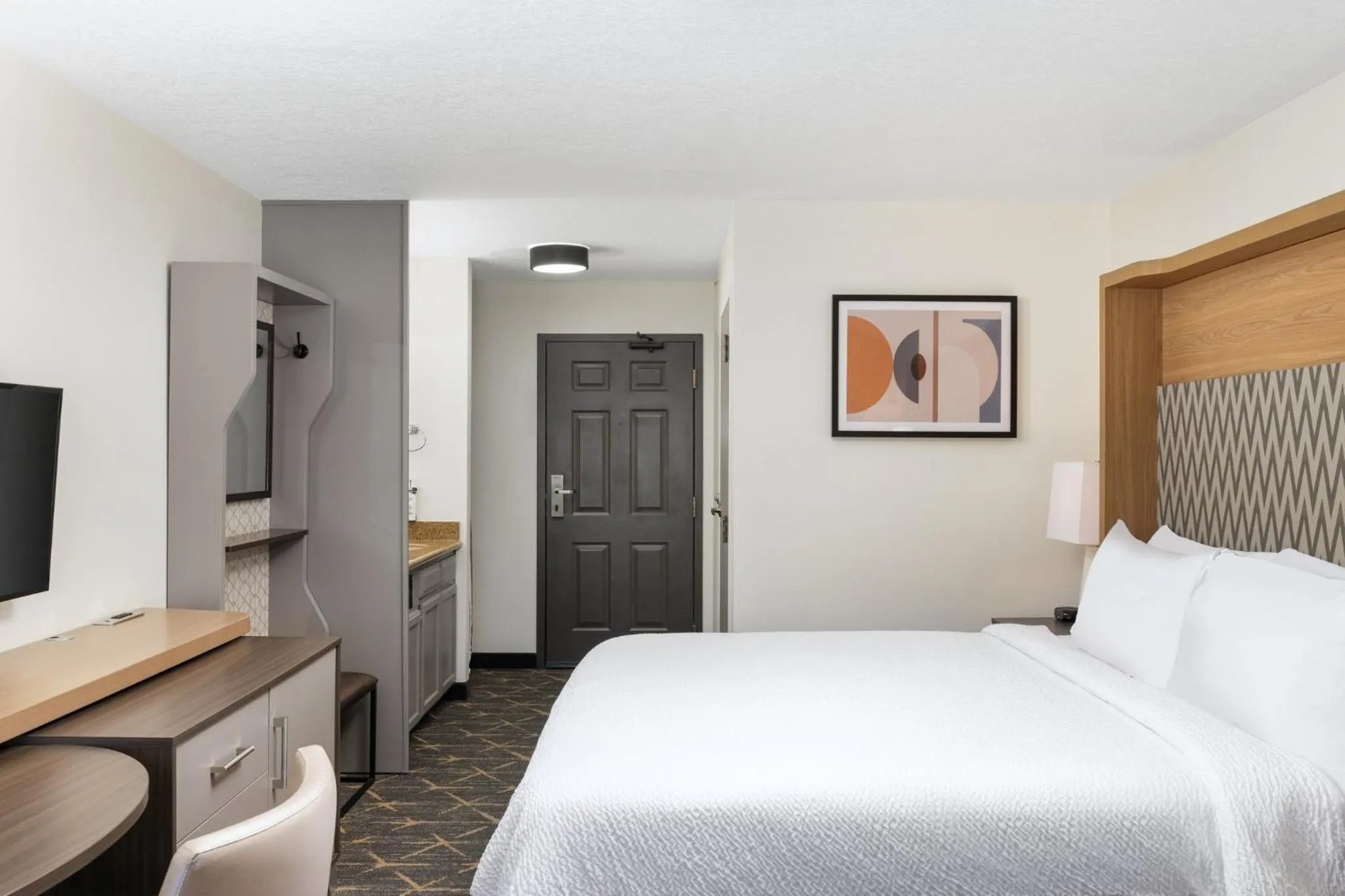 Photo of the whole room, Bed in Holiday Inn Redding by IHG
