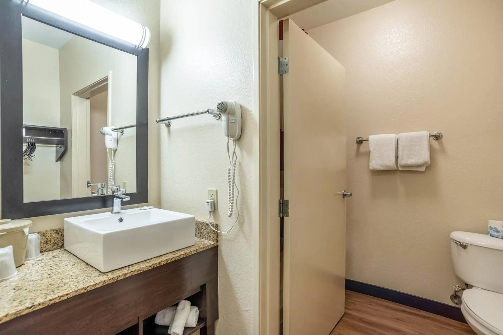 Bathroom in Red Roof Inn PLUS+ Tempe - Phoenix Airport