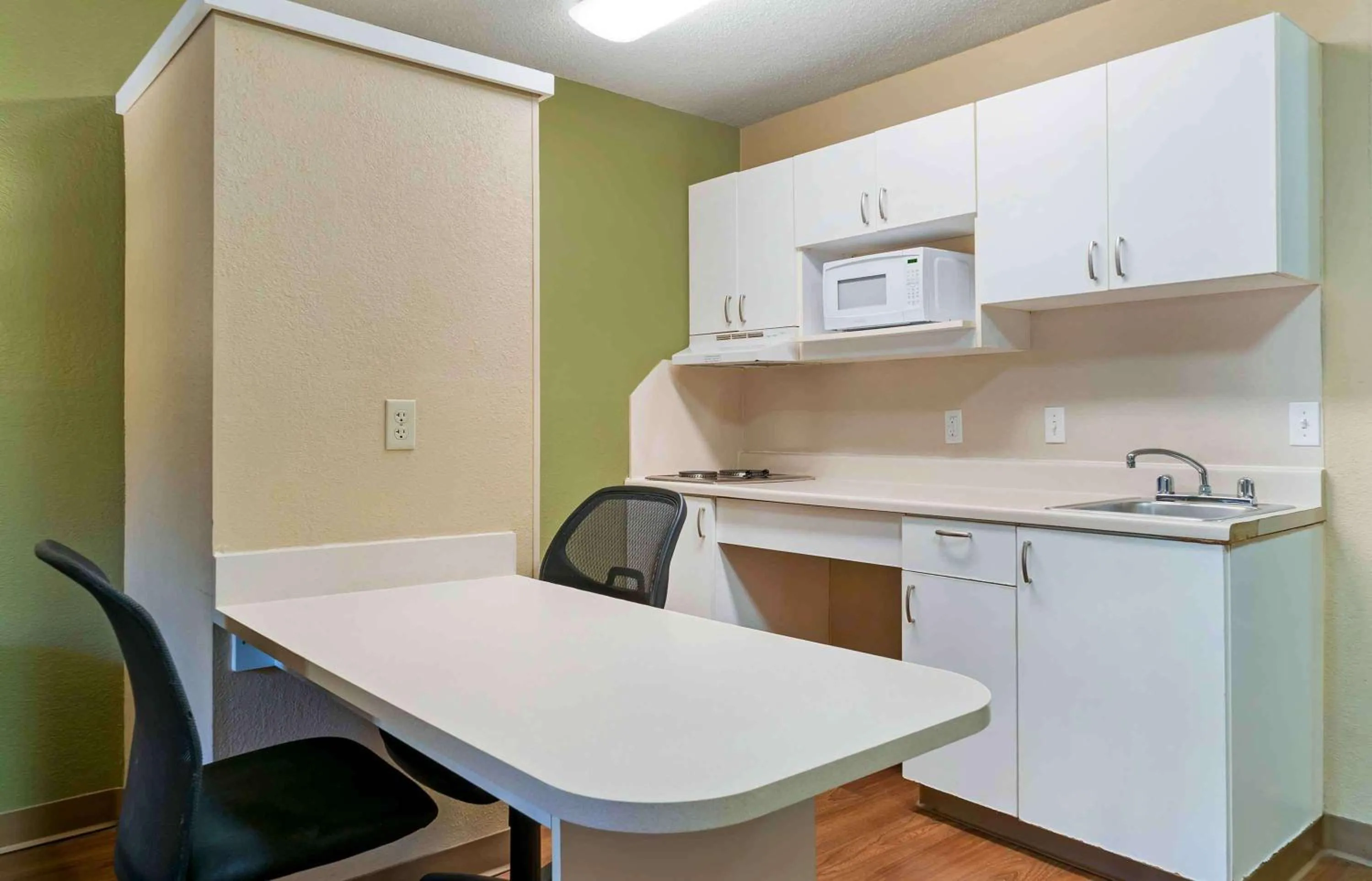 Bedroom in Extended Stay America Select Suites - Detroit - Novi - Haggerty Road