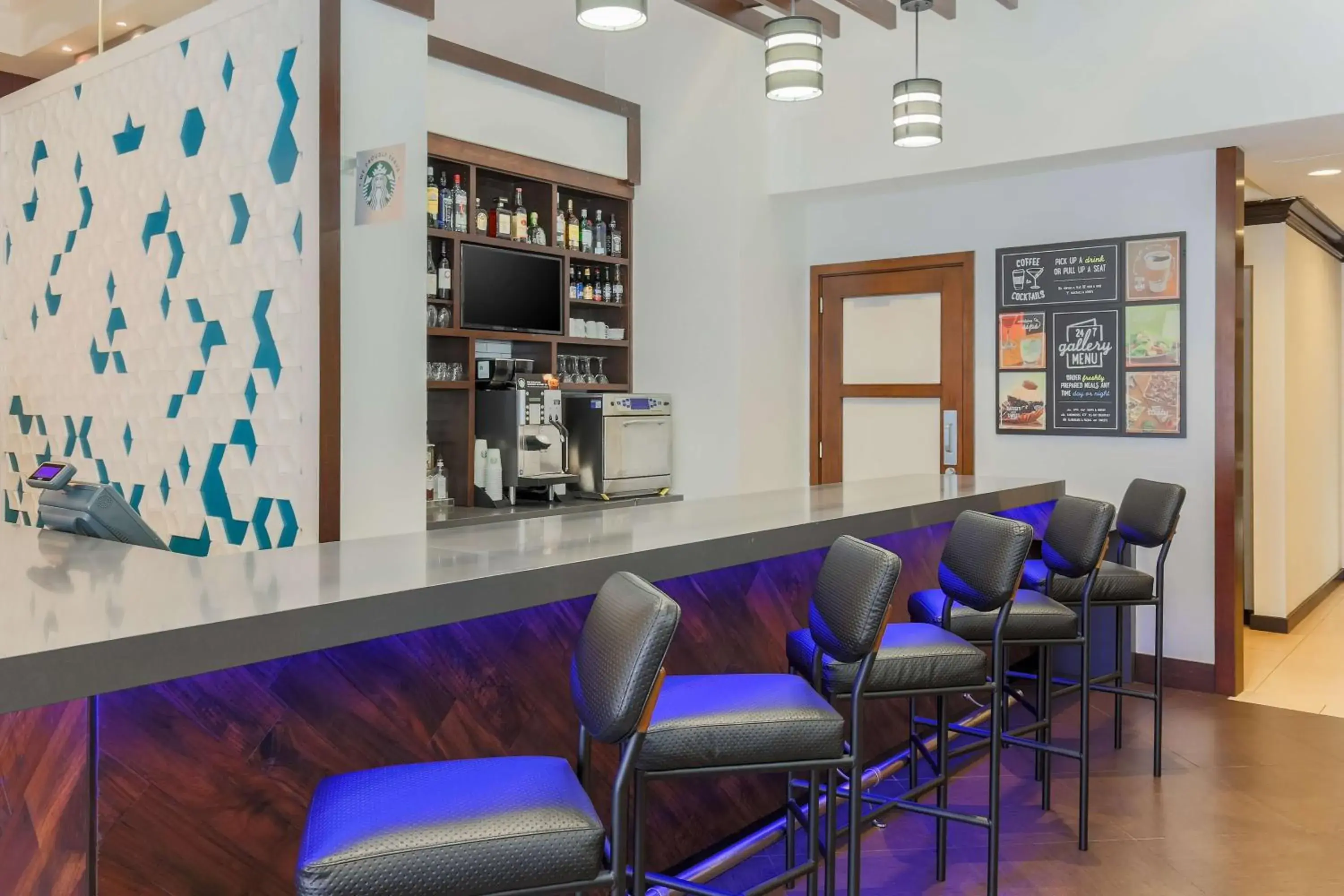Lounge or bar in Hyatt Place Dallas/Grapevine Lounge or bar in Hyatt Place Dallas/Grapevine
