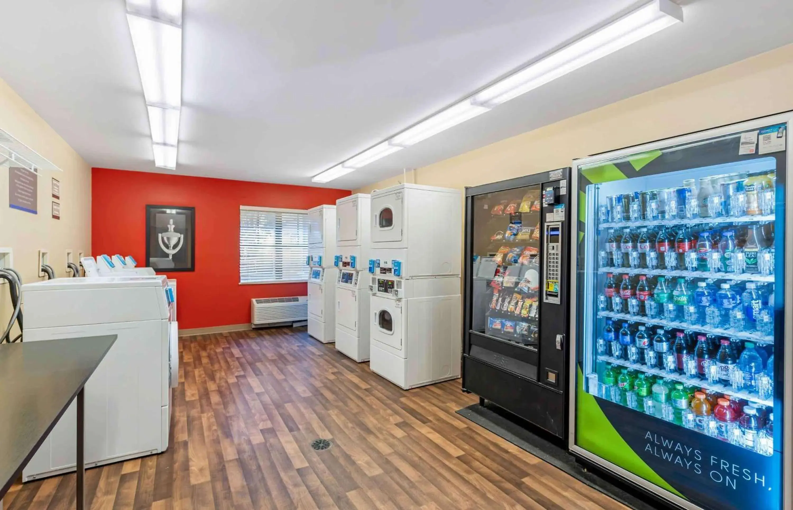 Property building in Extended Stay America Select Suites - Chicago - Rolling Meadows Property building in Extended Stay America Select Suites - Chicago - Rolling Meadows