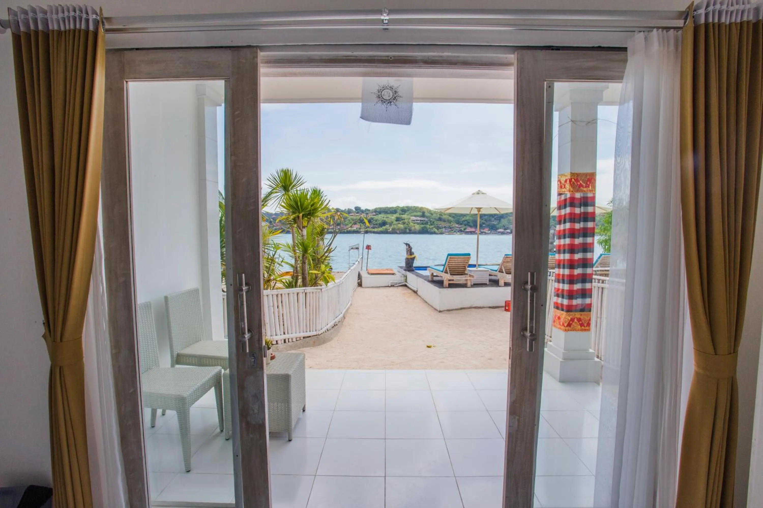 The Waterfront Beach House