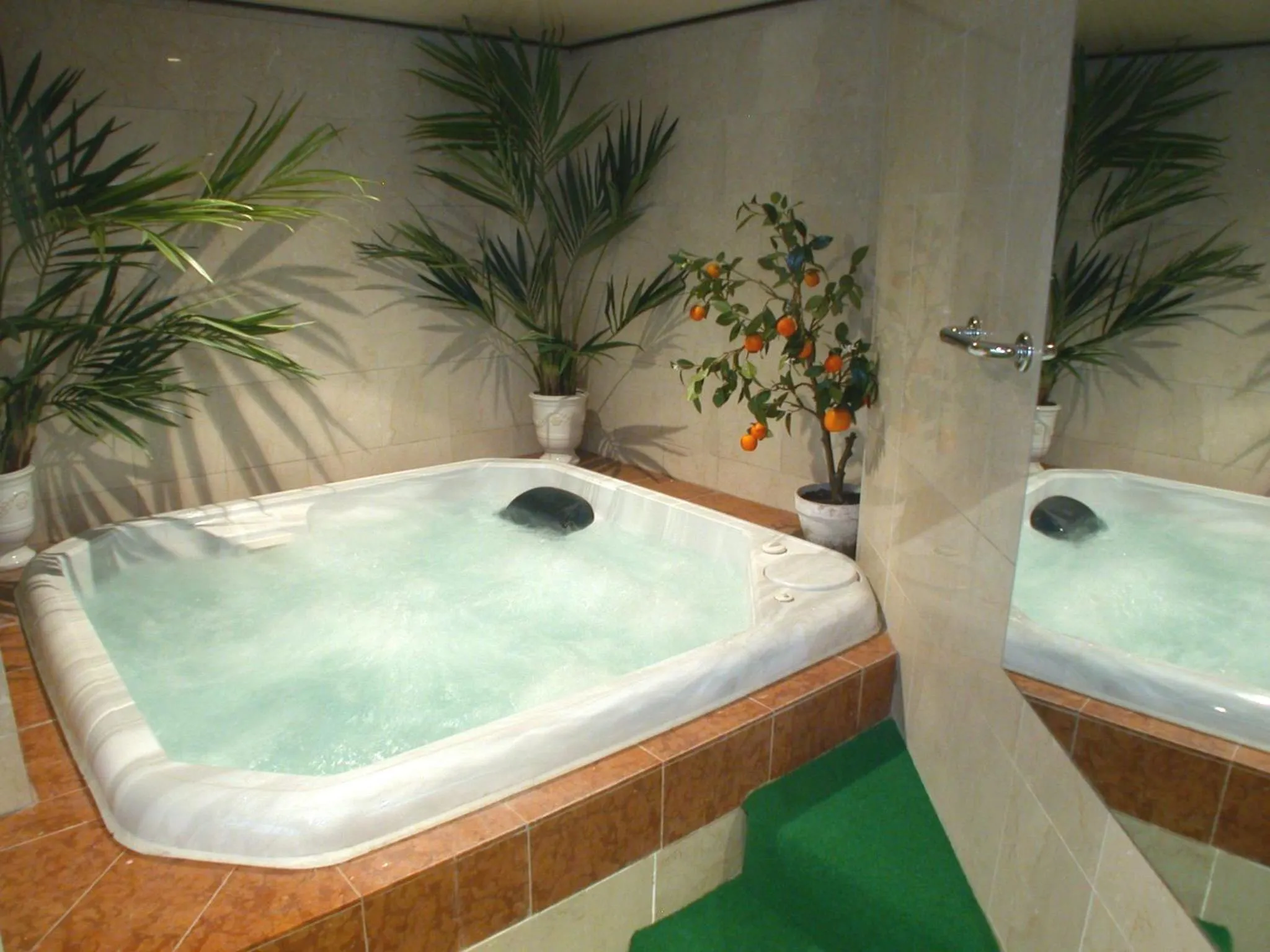 Hot Tub in Hotel Le Festival